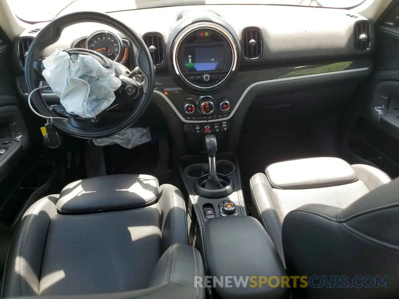 8 fotografías del automóvil dañado WMZYT5C54K3E63732 MINI COOPER 2019