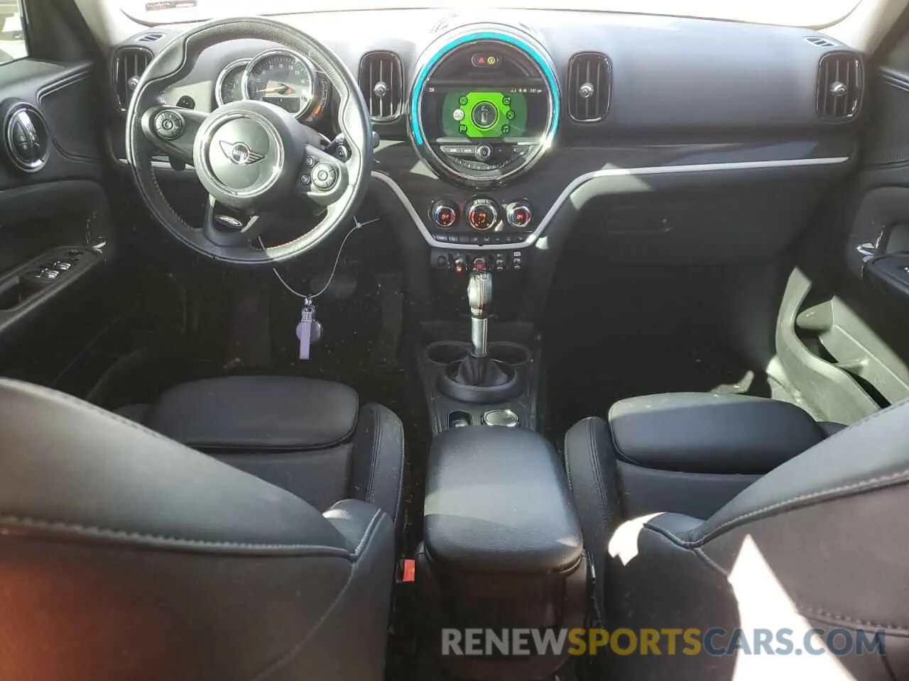 8 fotografías del automóvil dañado WMZYT5C54K3G90368 MINI COOPER 2019
