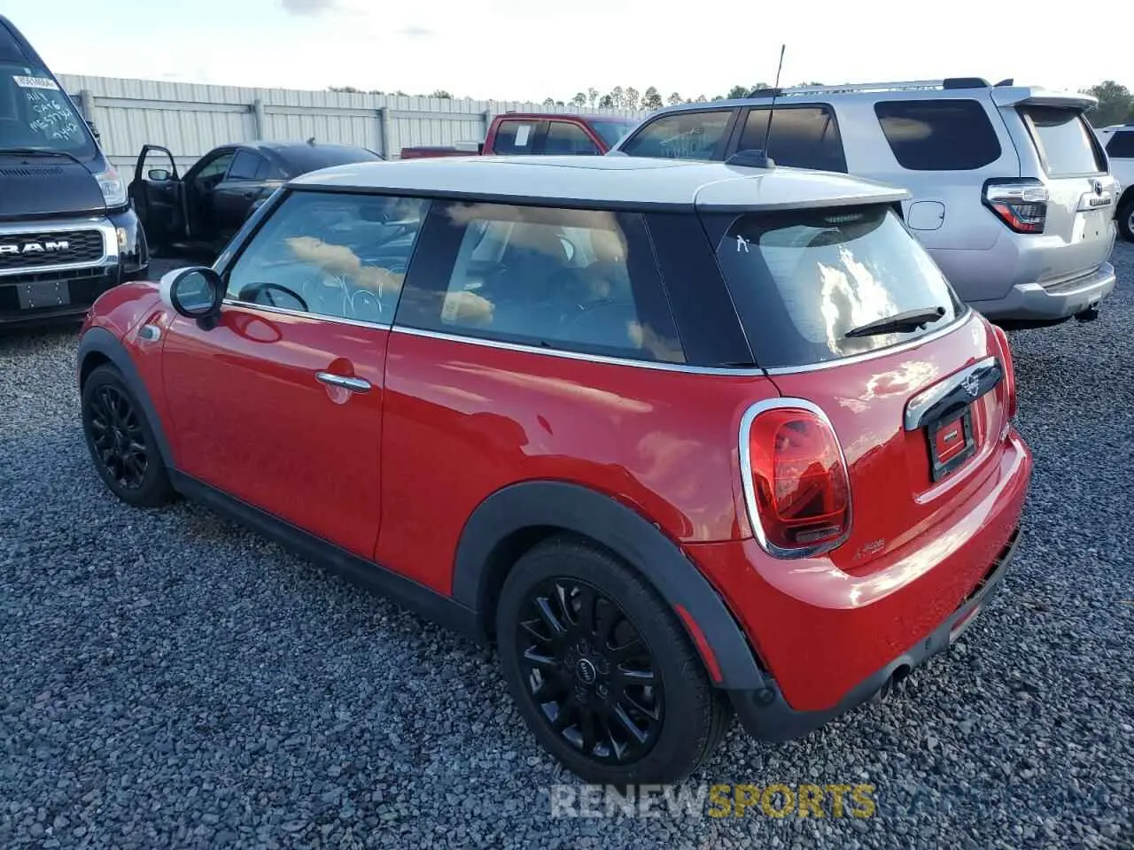 2 fotografías del automóvil dañado WMWXR3C05L2M81113 MINI COOPER 2020