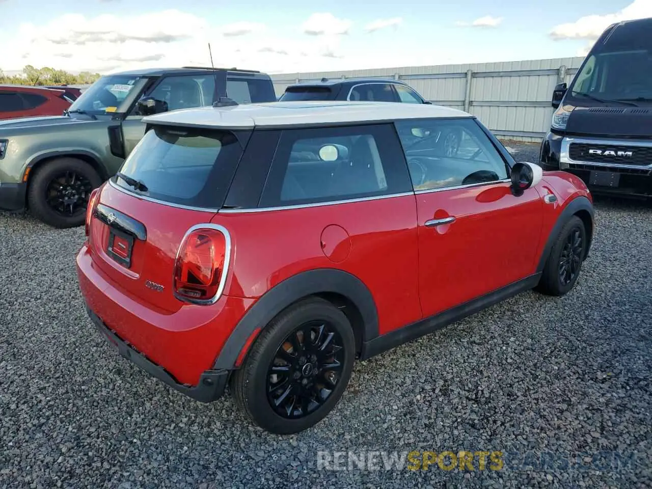 3 fotografías del automóvil dañado WMWXR3C05L2M81113 MINI COOPER 2020