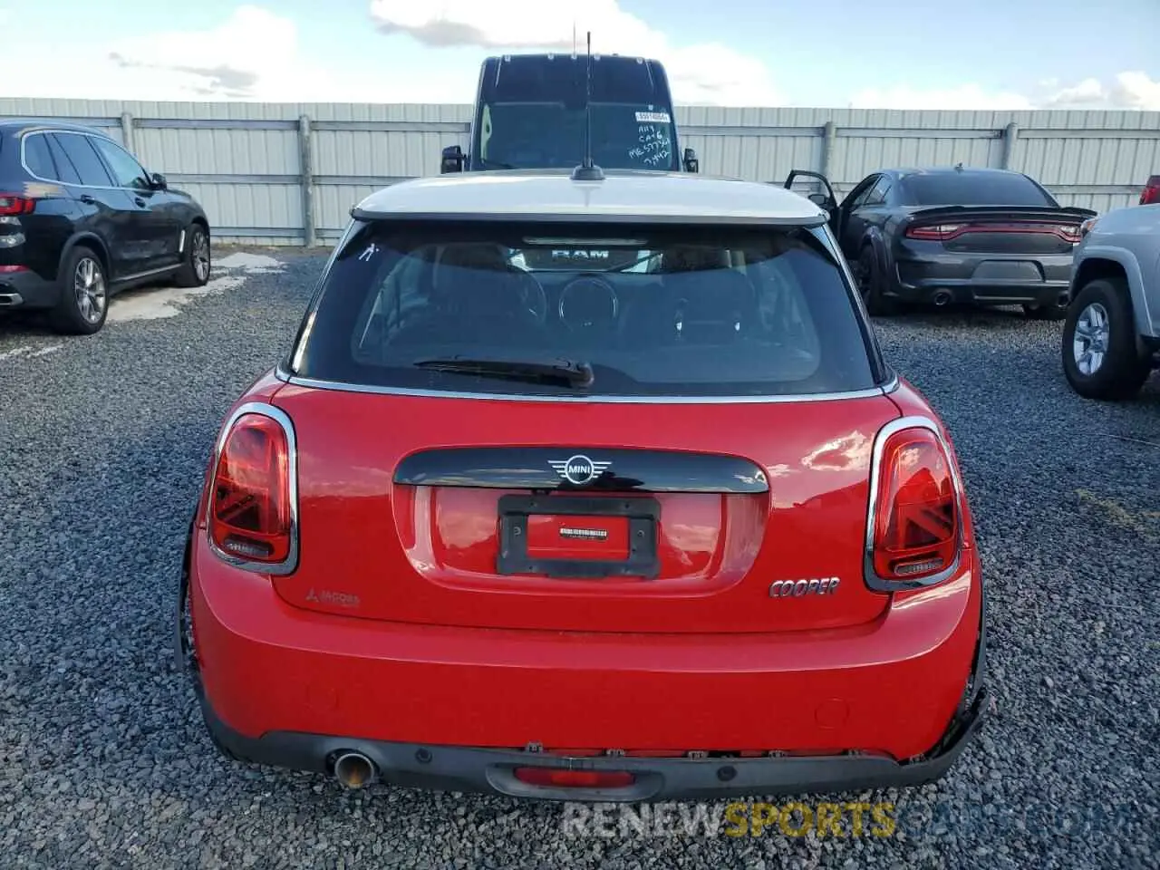 6 fotografías del automóvil dañado WMWXR3C05L2M81113 MINI COOPER 2020