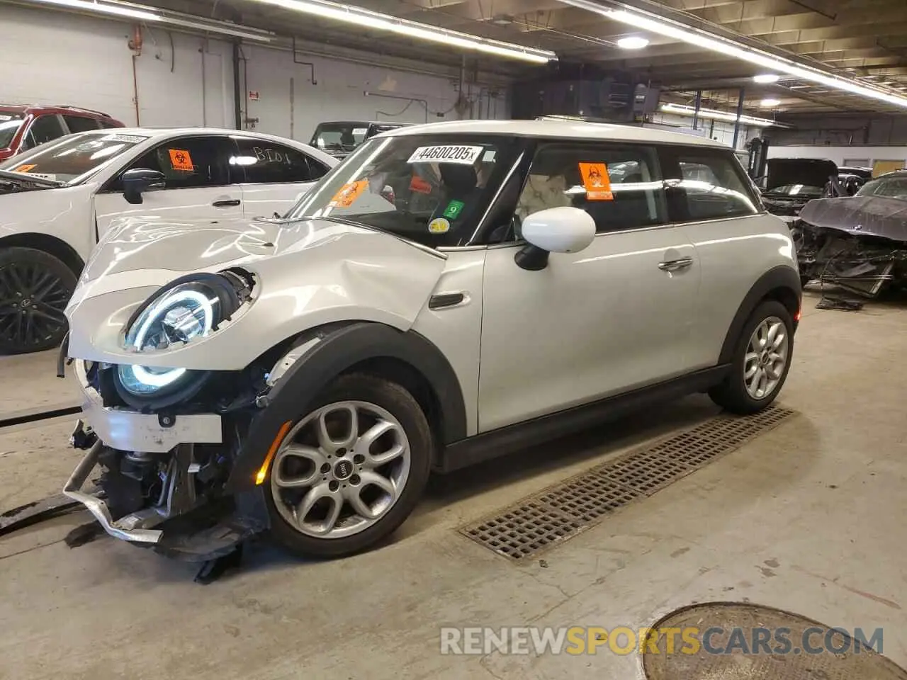1 fotografías del automóvil dañado WMWXR3C08L2M15462 MINI COOPER 2020