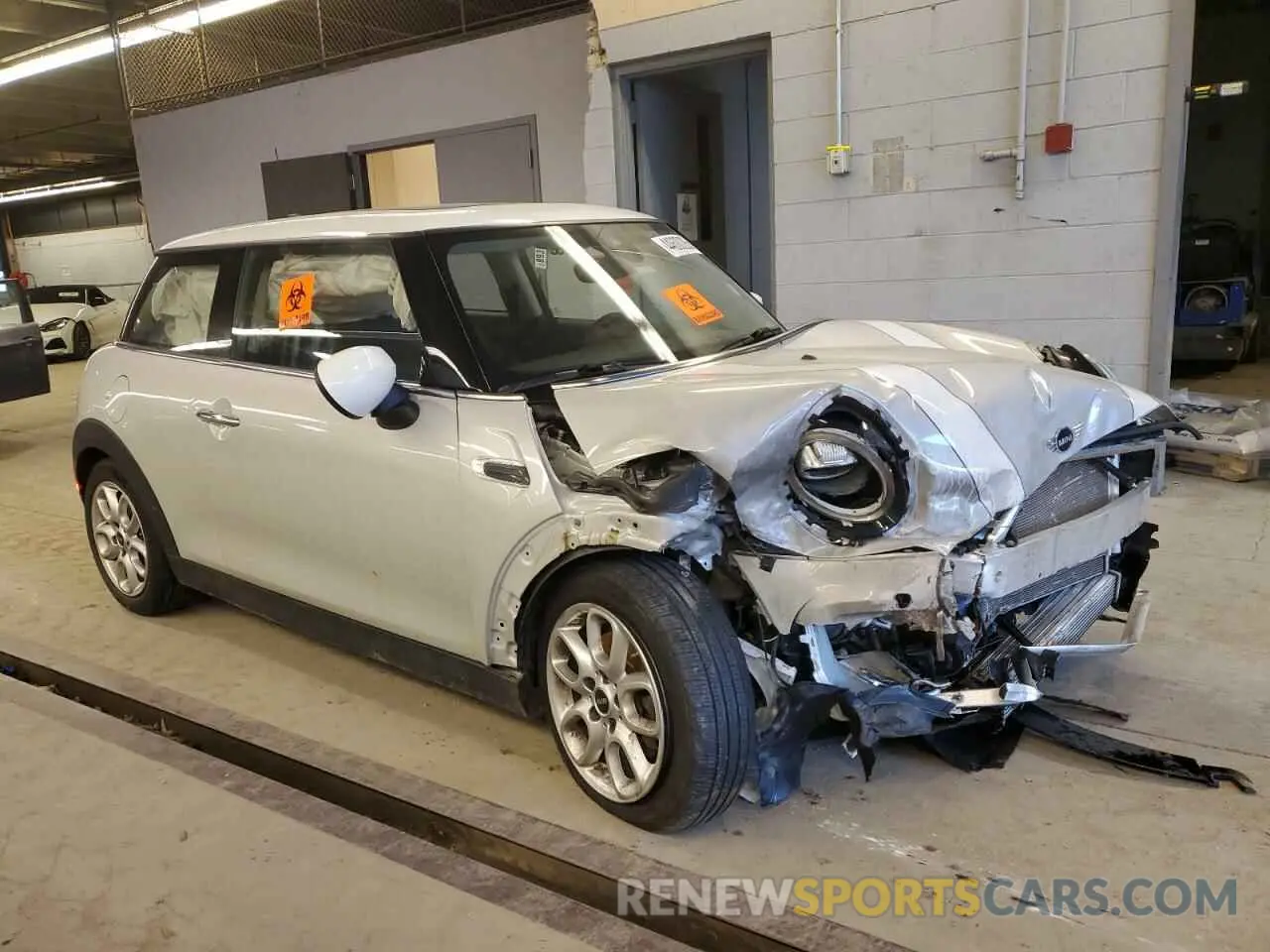 4 fotografías del automóvil dañado WMWXR3C08L2M15462 MINI COOPER 2020
