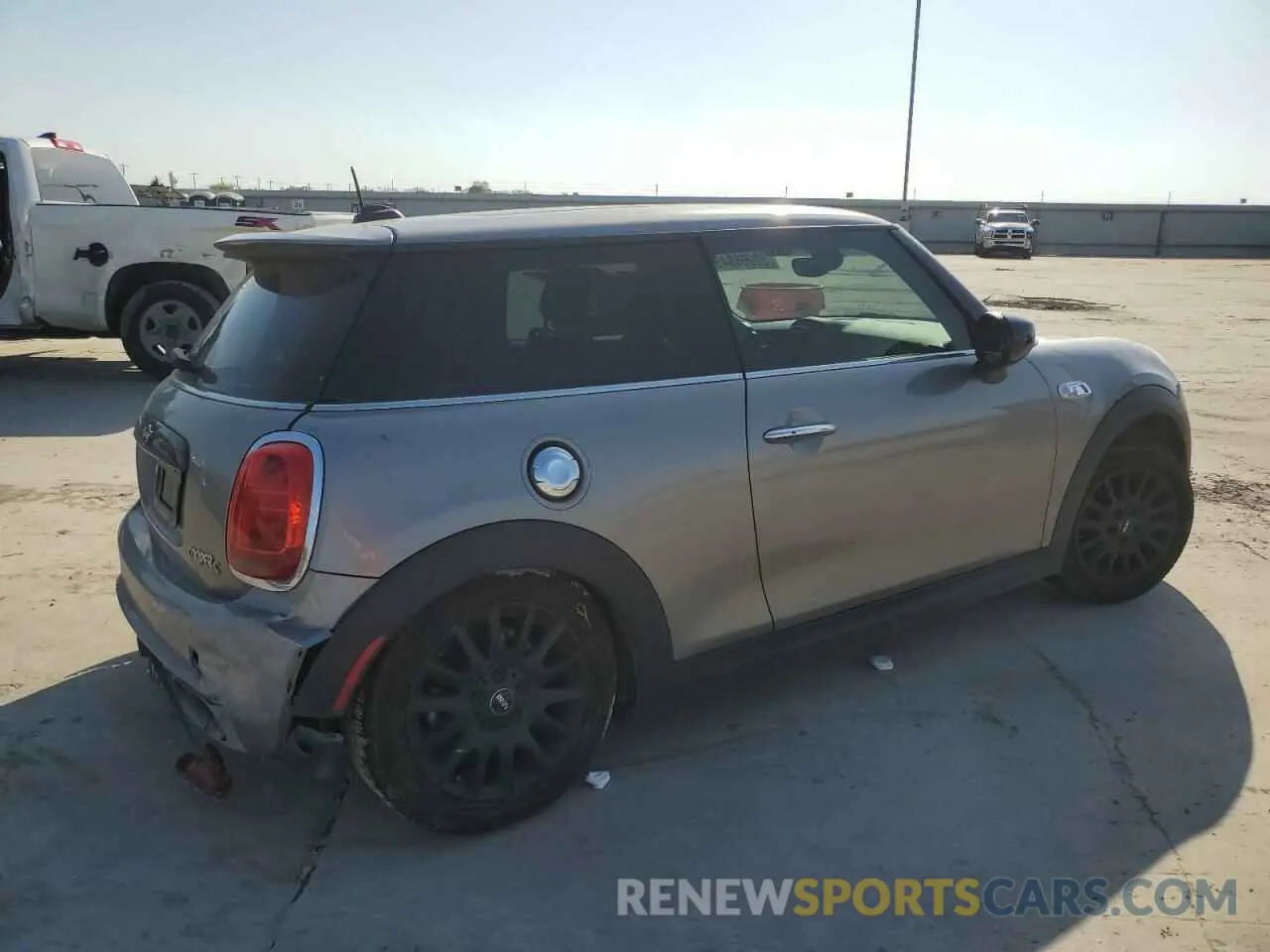 3 fotografías del automóvil dañado WMWXR5C06L2L49361 MINI COOPER 2020