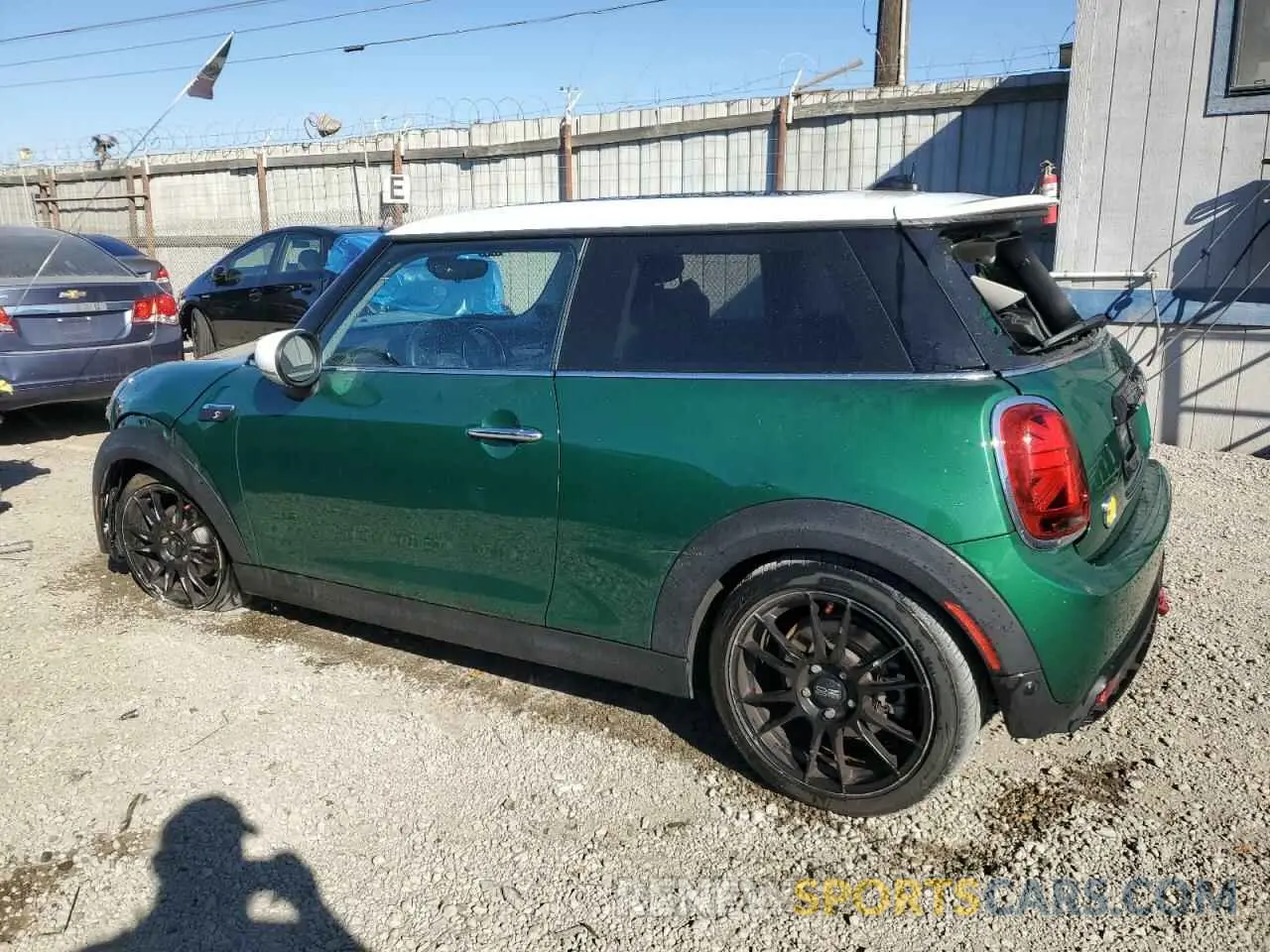2 fotografías del automóvil dañado WMW13DJ01N2R00366 MINI COOPER 2022