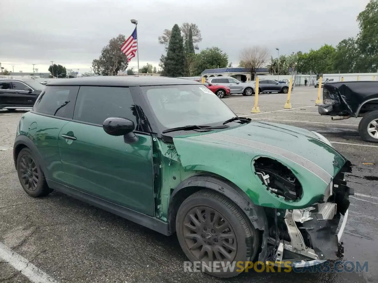 4 fotografías del automóvil dañado WMW33DH08N2S09883 MINI COOPER 2022