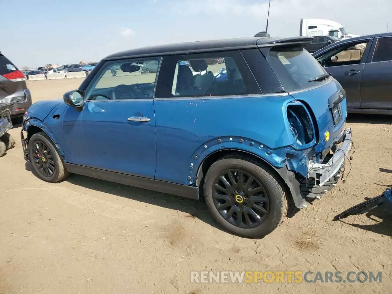 2 fotografías del automóvil dañado WMW13DJ03P2T91531 MINI COOPER 2023