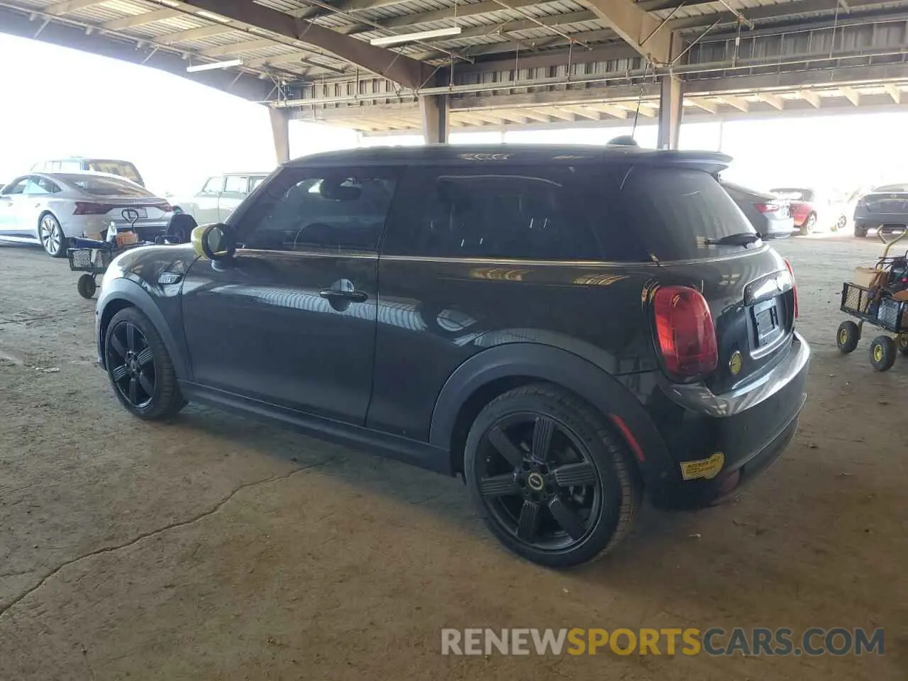 2 fotografías del automóvil dañado WMW13DJ08P2T52515 MINI COOPER 2023
