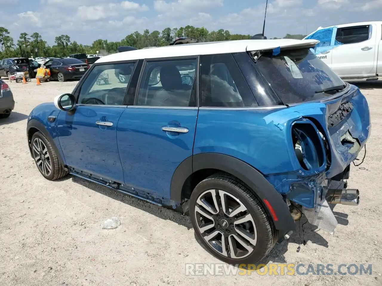 2 fotografías del automóvil dañado WMW53DK07P2T87451 MINI COOPER 2023