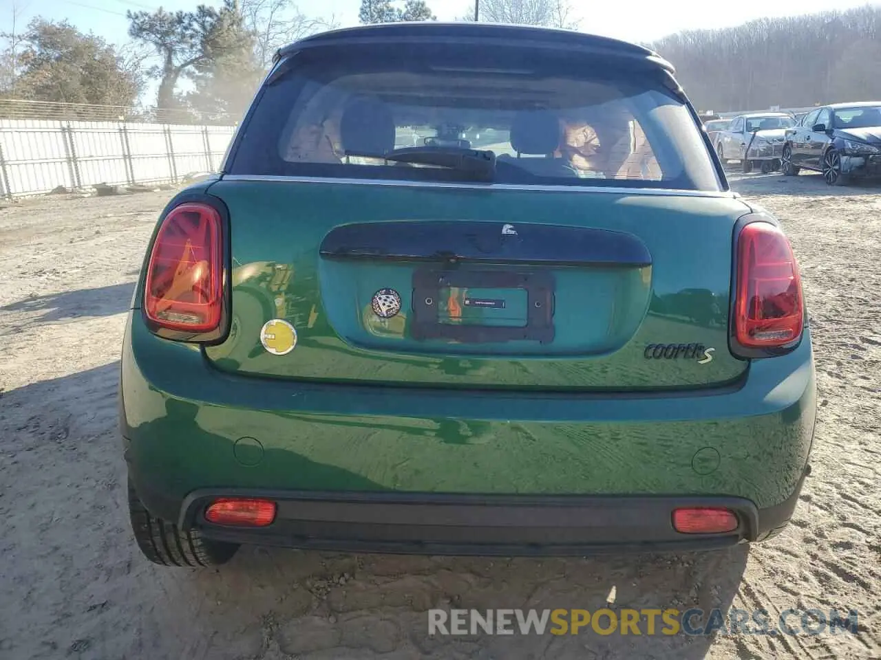 6 fotografías del automóvil dañado WMW13DJ09R2V85970 MINI COOPER 2024