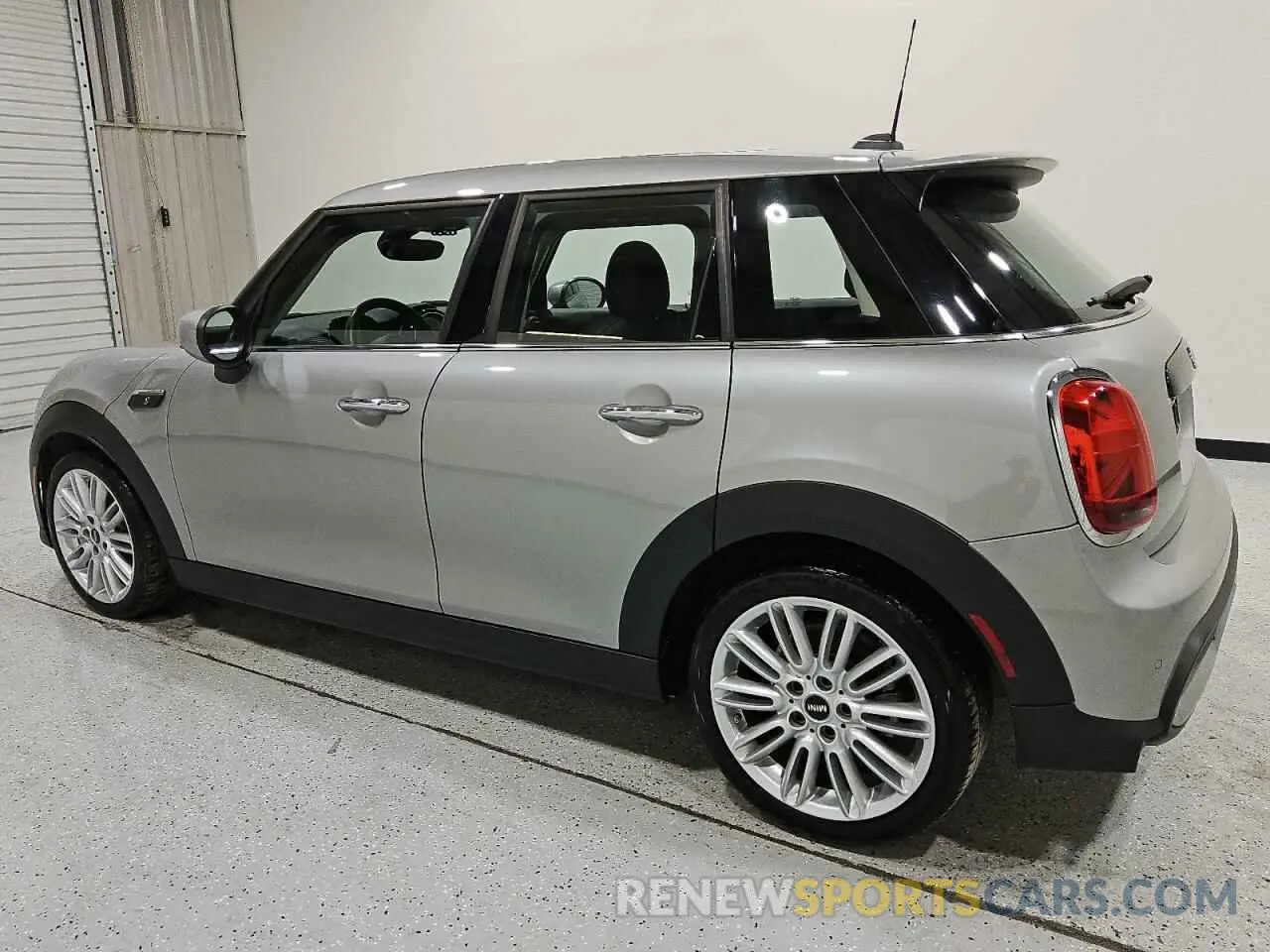 2 fotografías del automóvil dañado WMW53DK08R2V54158 MINI COOPER 2024
