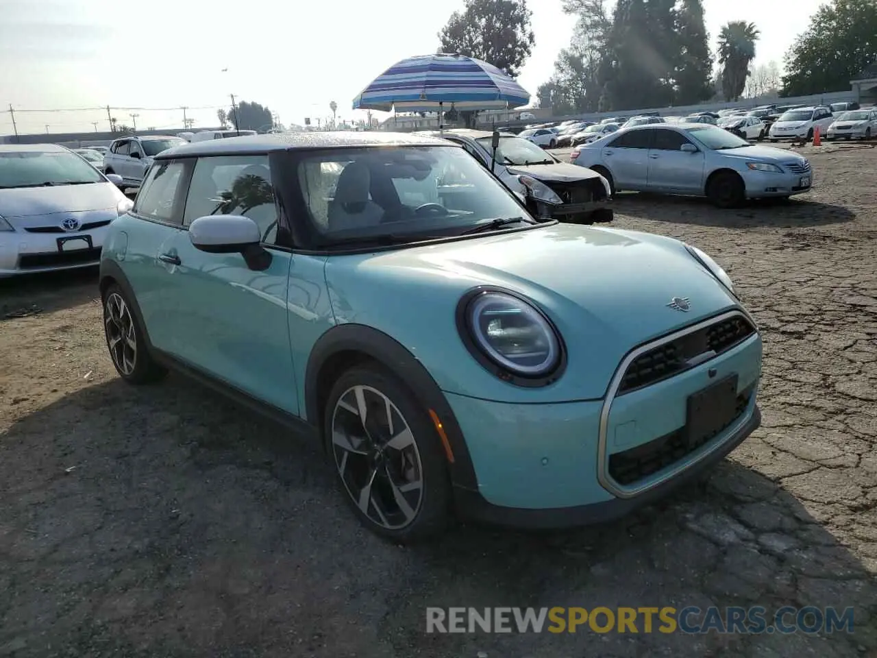 4 fotografías del automóvil dañado WMW23GD00S2W11752 MINI COOPER 2025