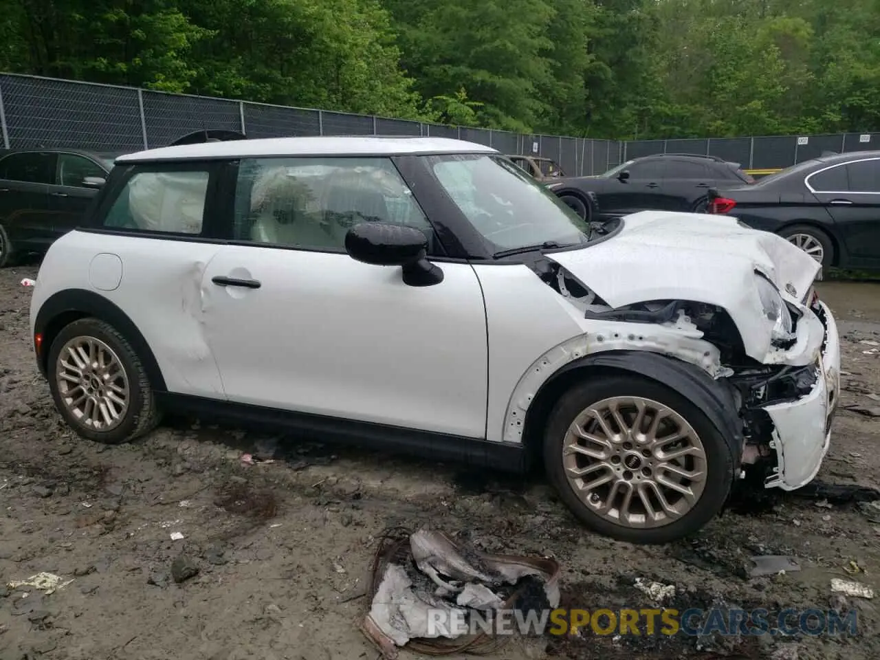 4 fotografías del automóvil dañado WMW23GD09S2W14438 MINI COOPER 2025