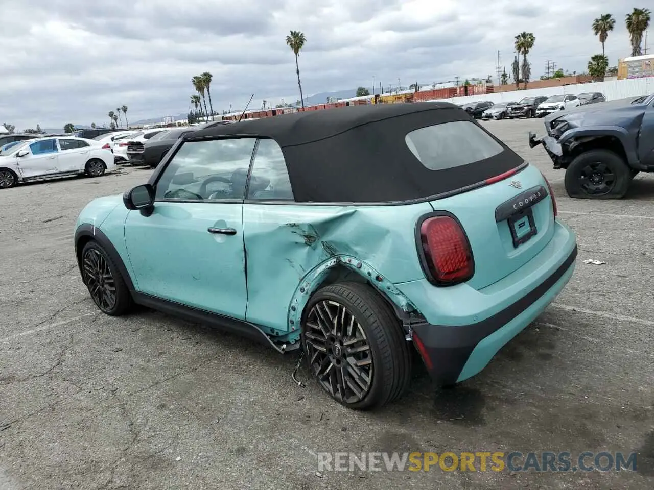 2 fotografías del automóvil dañado WMW23GX01S2W93776 MINI COOPER 2025