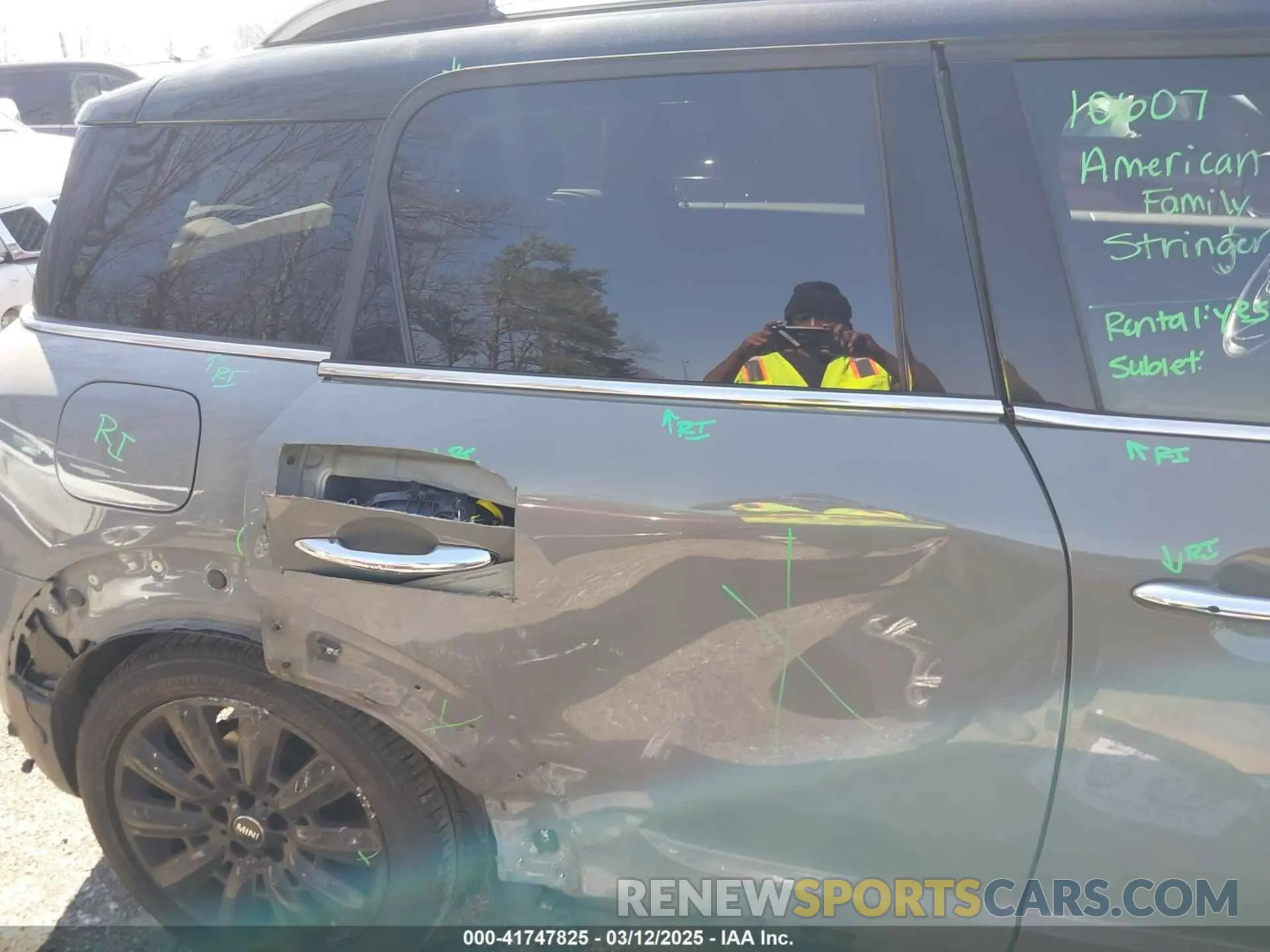 17 fotografías del automóvil dañado WMZYS7C51K3F44556 MINI COUNTRYMAN 2019