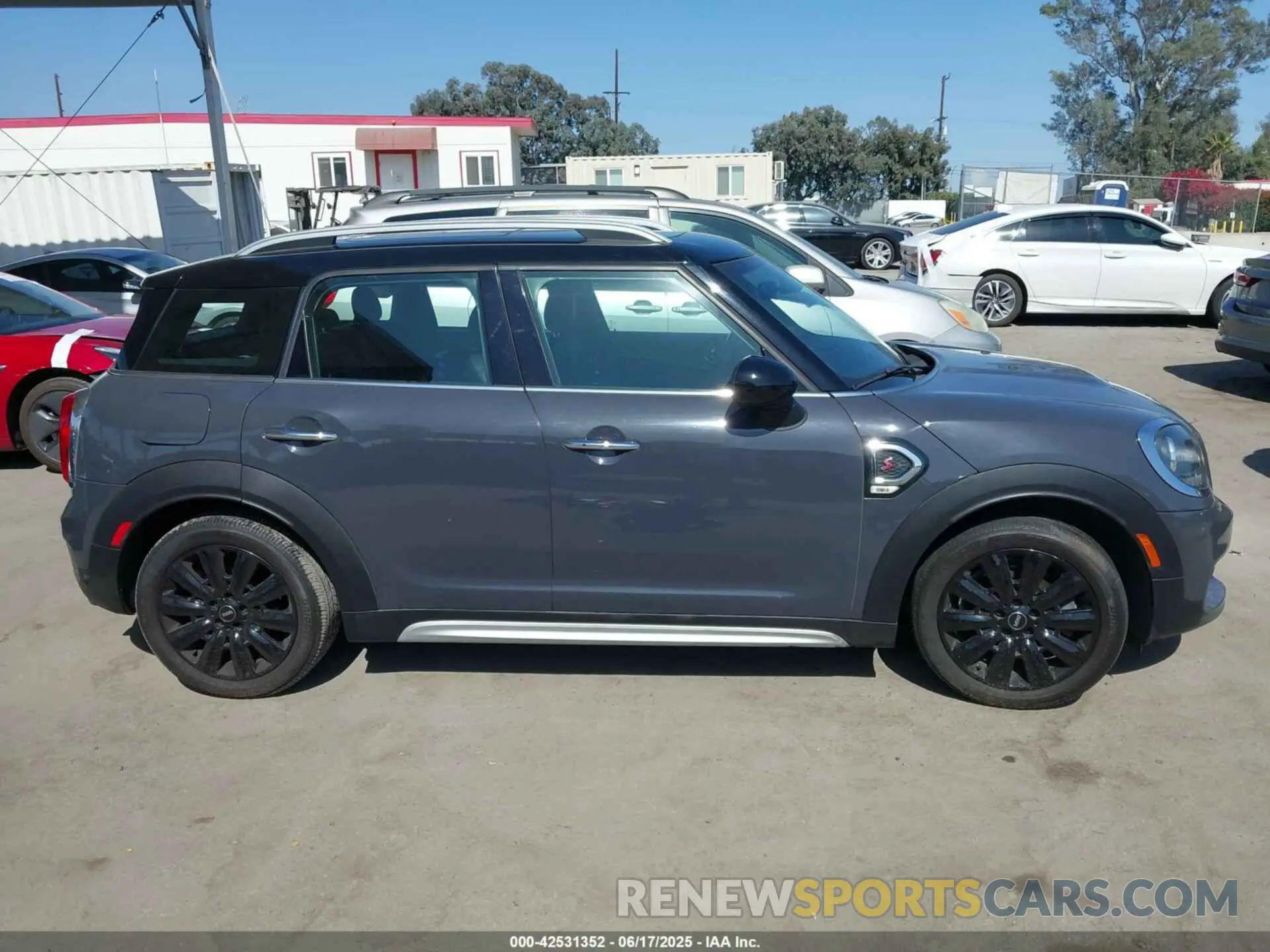 12 fotografías del automóvil dañado WMZYT3C51K3E95266 MINI COUNTRYMAN 2019