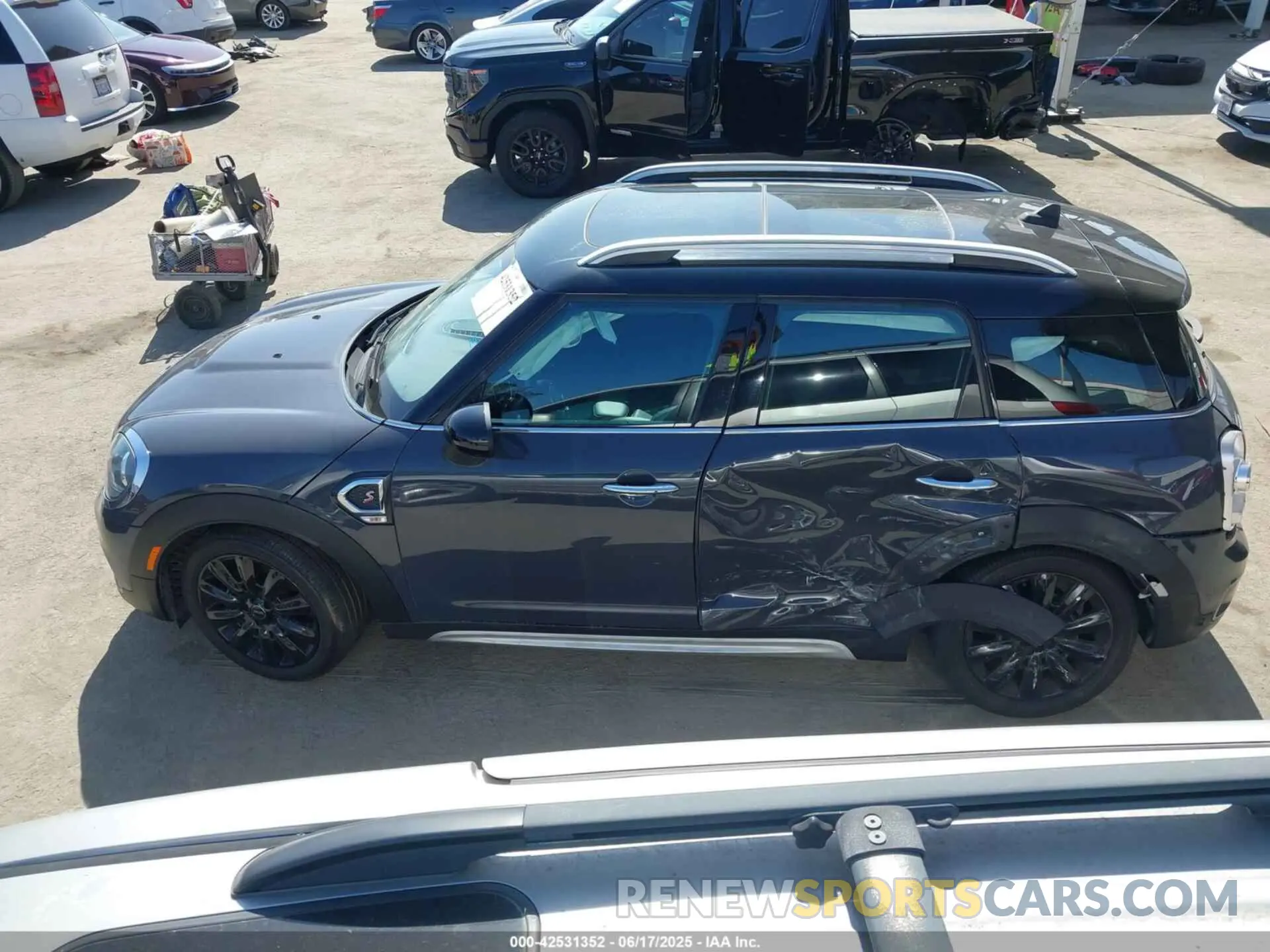 13 fotografías del automóvil dañado WMZYT3C51K3E95266 MINI COUNTRYMAN 2019