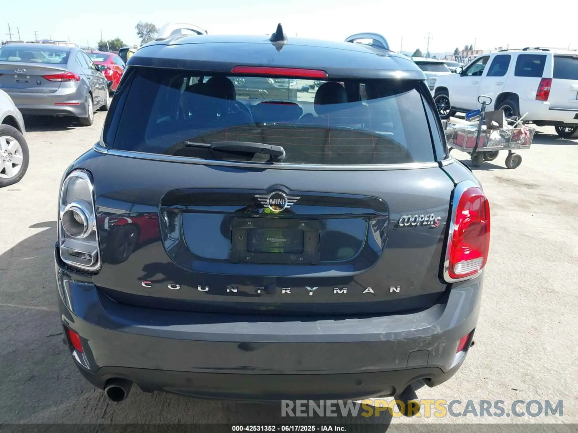 15 fotografías del automóvil dañado WMZYT3C51K3E95266 MINI COUNTRYMAN 2019