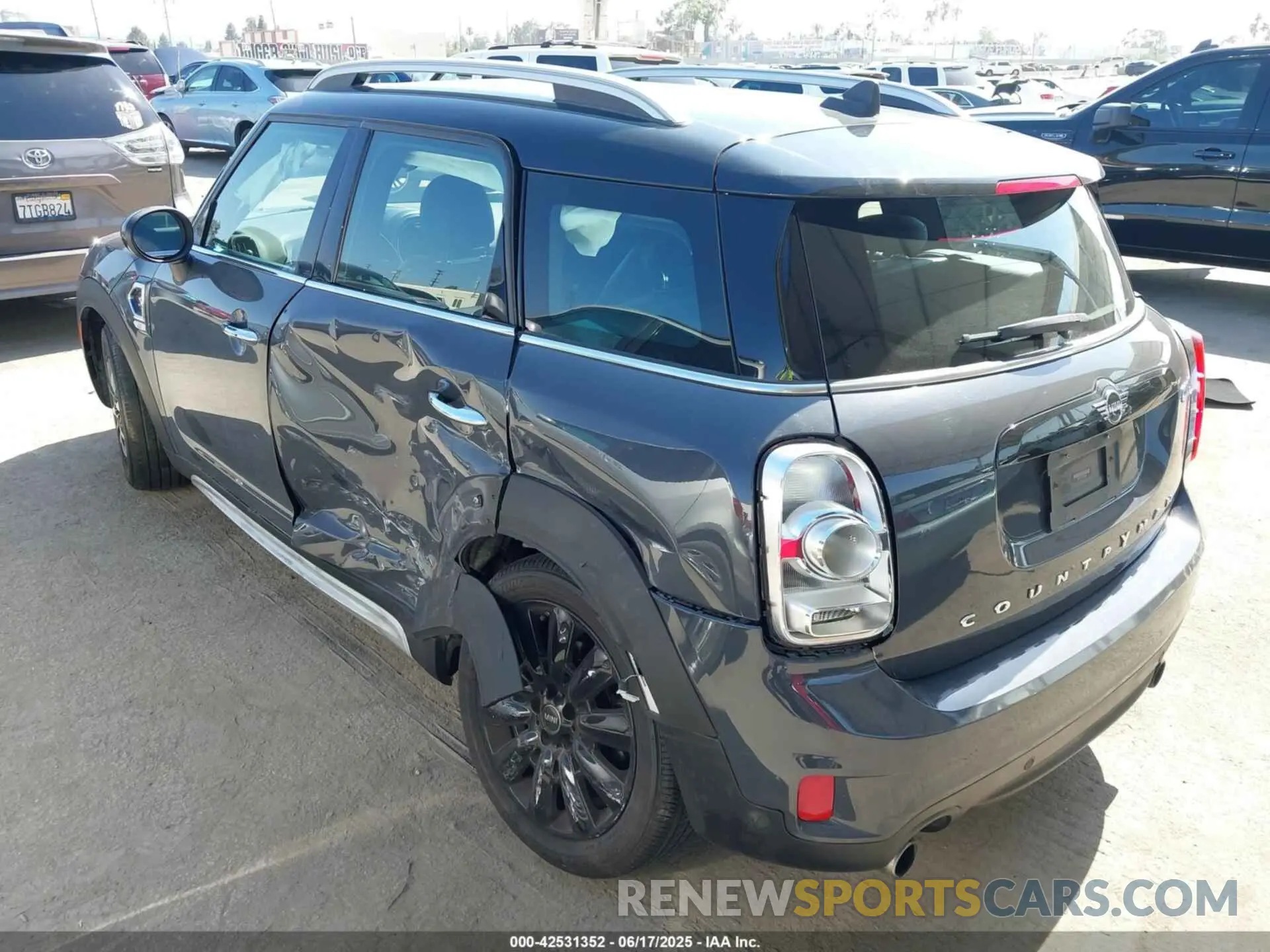 3 fotografías del automóvil dañado WMZYT3C51K3E95266 MINI COUNTRYMAN 2019