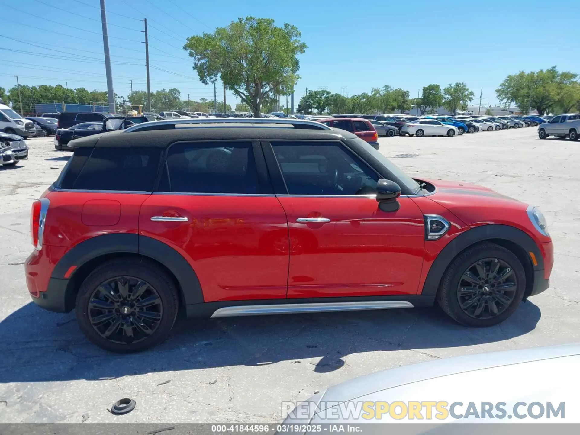 13 fotografías del automóvil dañado WMZYT3C55K3E97750 MINI COUNTRYMAN 2019