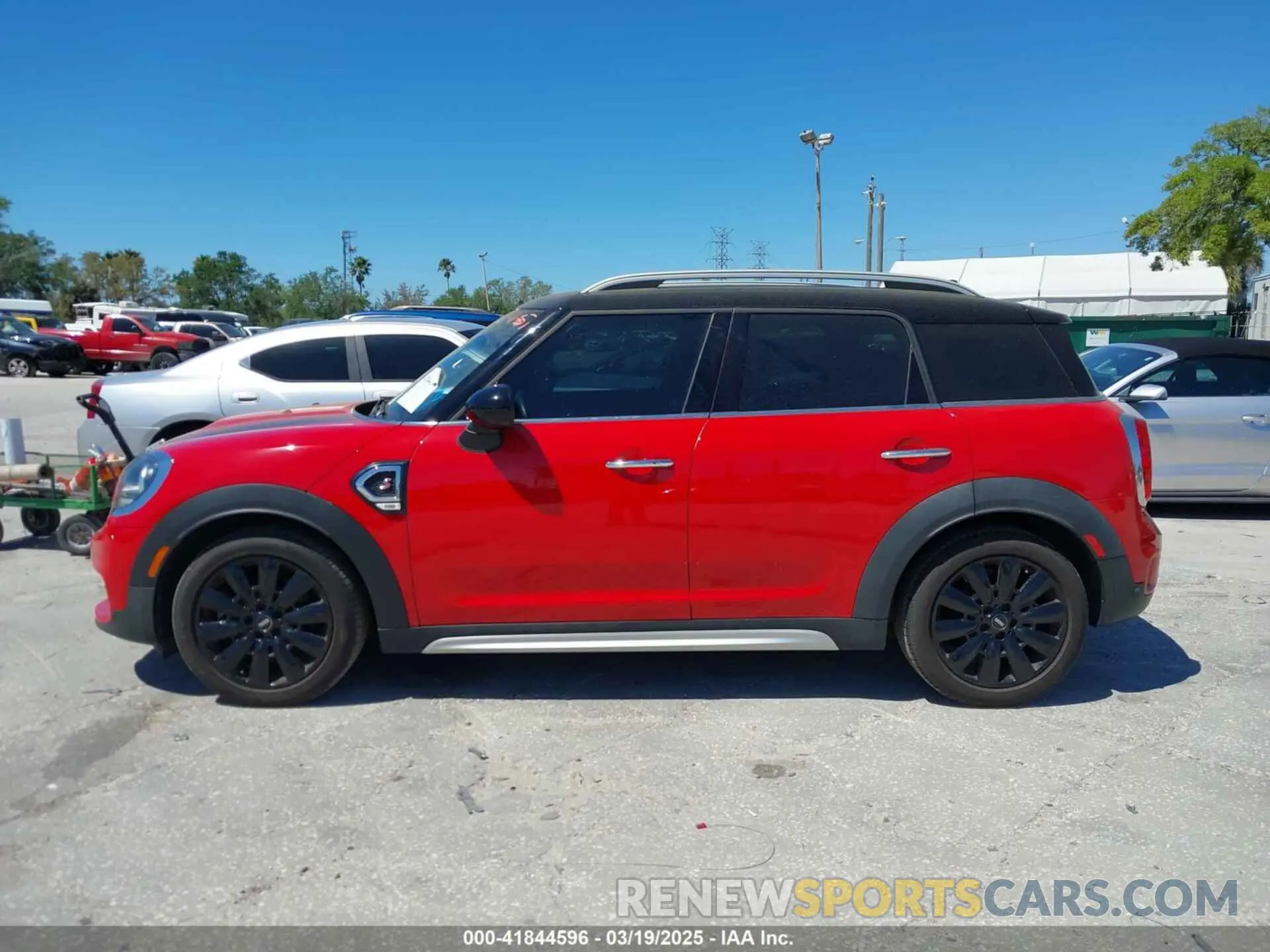 14 fotografías del automóvil dañado WMZYT3C55K3E97750 MINI COUNTRYMAN 2019