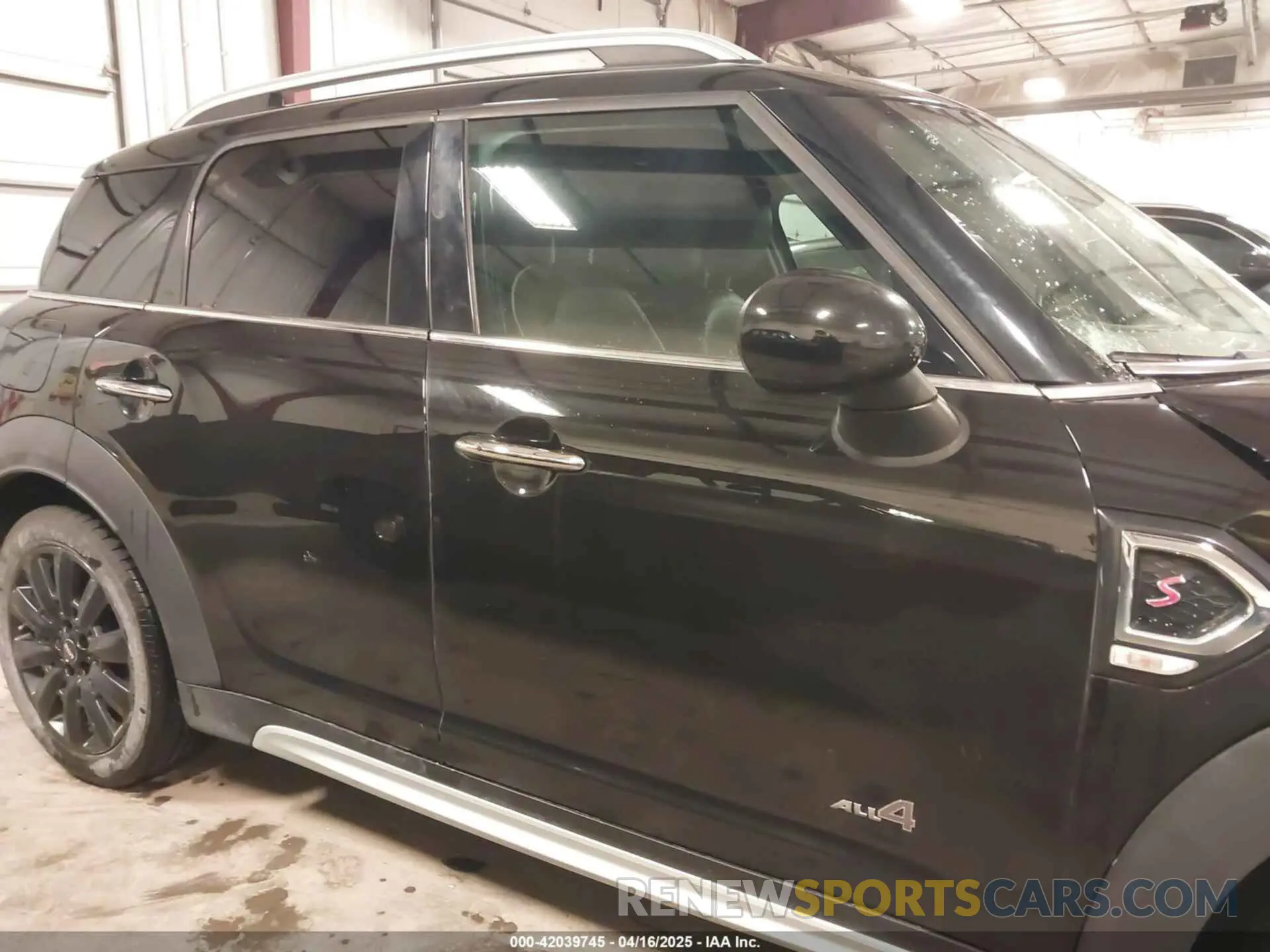 14 fotografías del automóvil dañado WMZYT5C59K3G91029 MINI COUNTRYMAN 2019