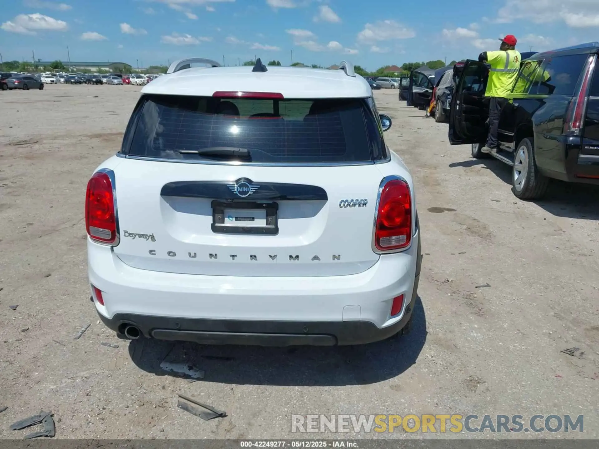 16 fotografías del automóvil dañado WMZYW3C00L3L02096 MINI COUNTRYMAN 2020