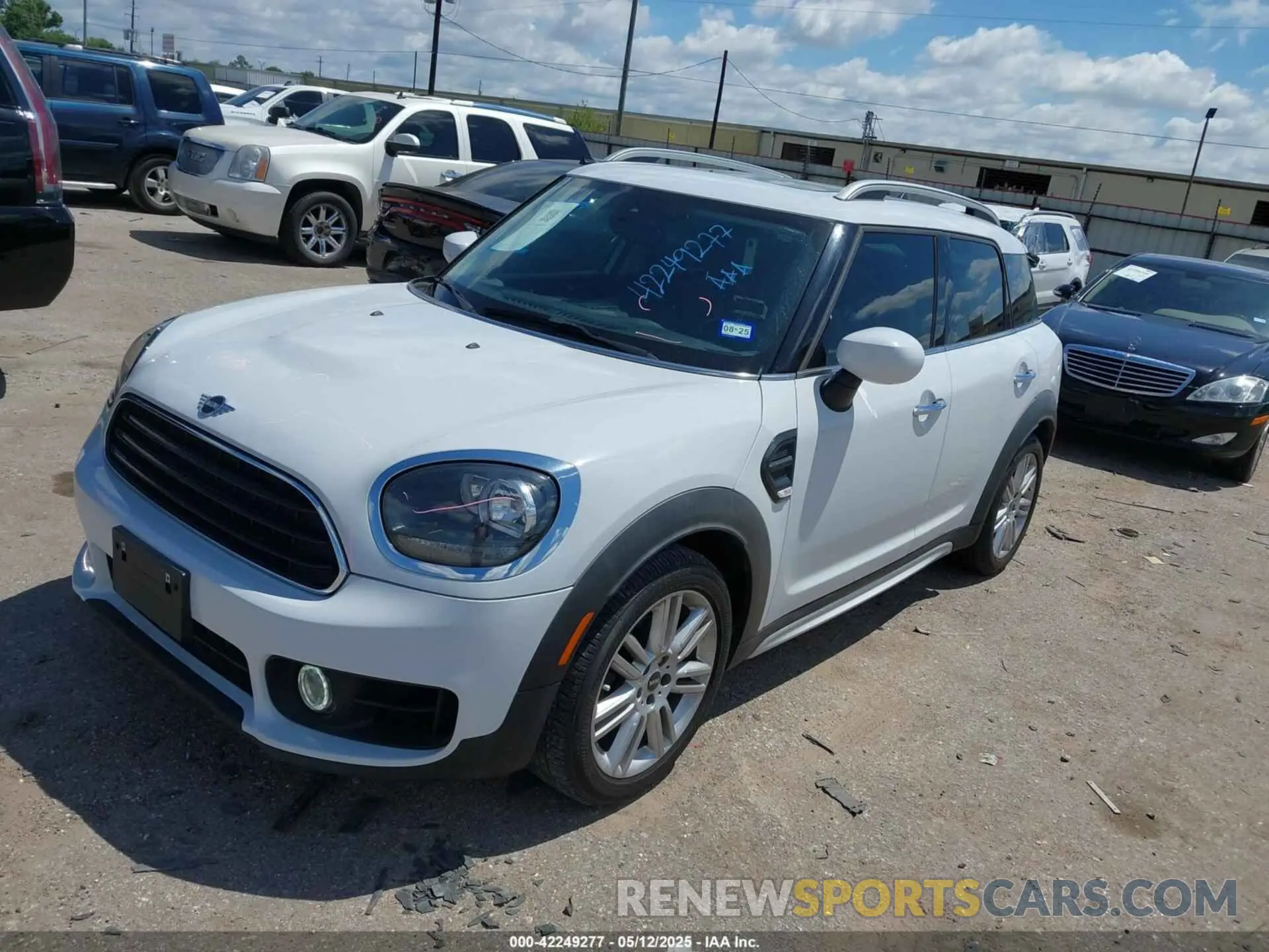 2 fotografías del automóvil dañado WMZYW3C00L3L02096 MINI COUNTRYMAN 2020