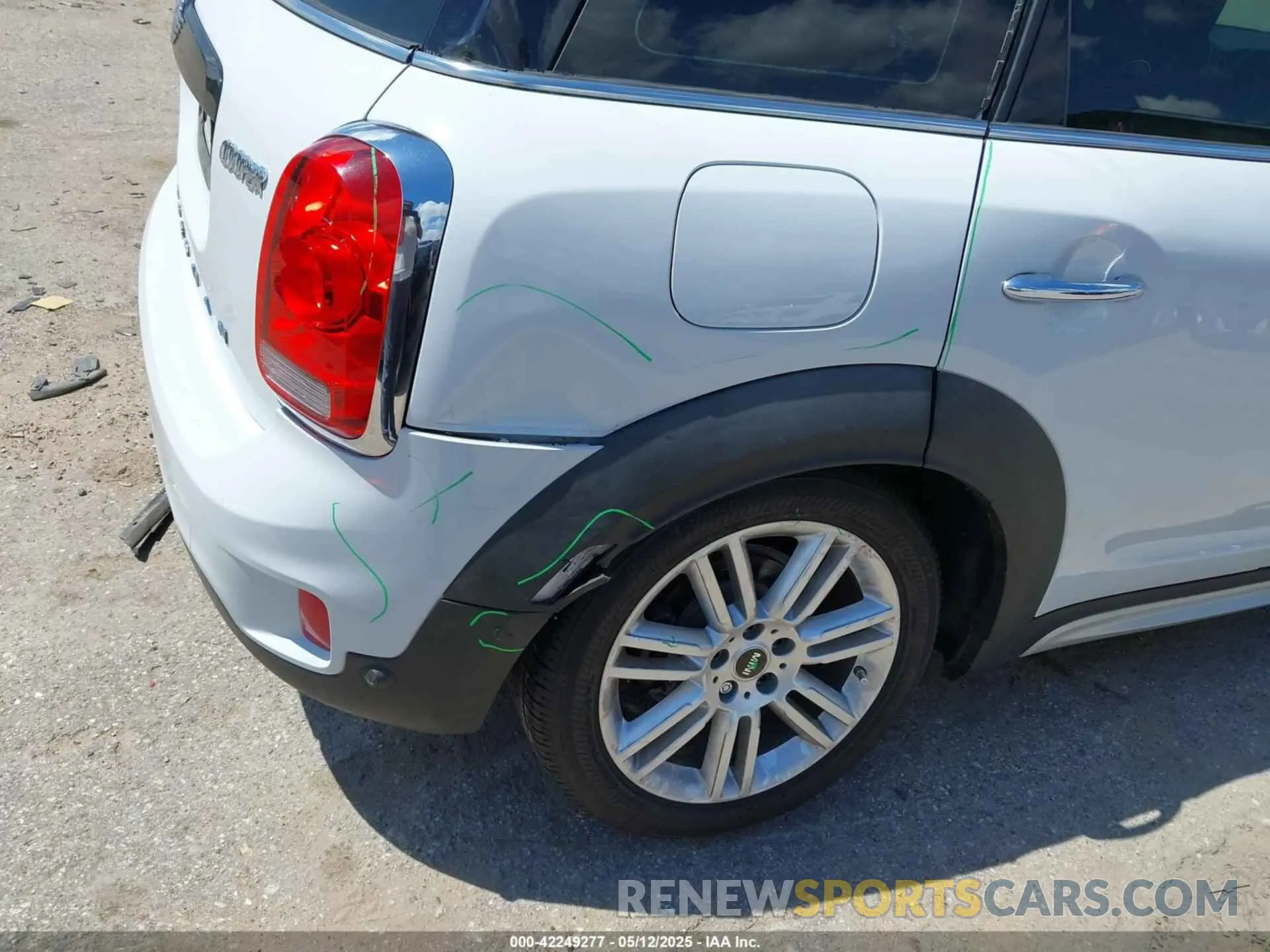 6 fotografías del automóvil dañado WMZYW3C00L3L02096 MINI COUNTRYMAN 2020