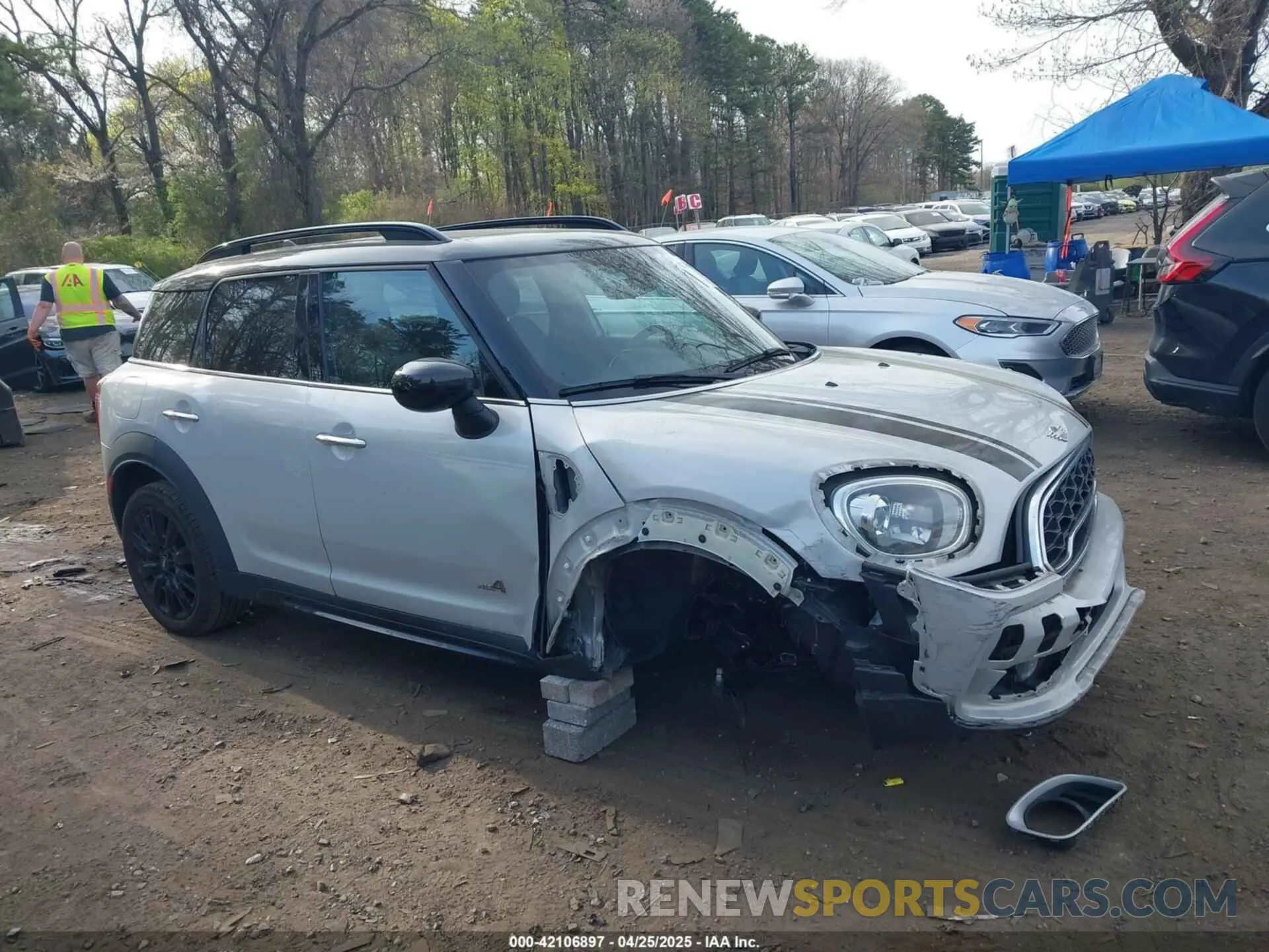 13 fotografías del automóvil dañado WMZYX1C00L3L55740 MINI COUNTRYMAN 2020
