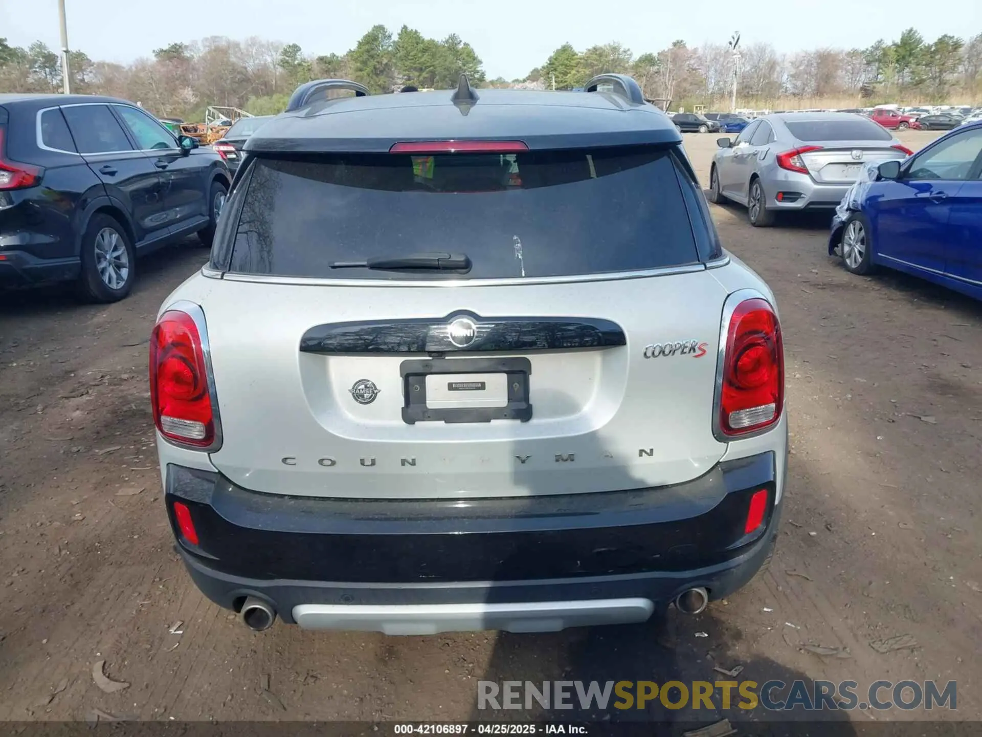 16 fotografías del automóvil dañado WMZYX1C00L3L55740 MINI COUNTRYMAN 2020