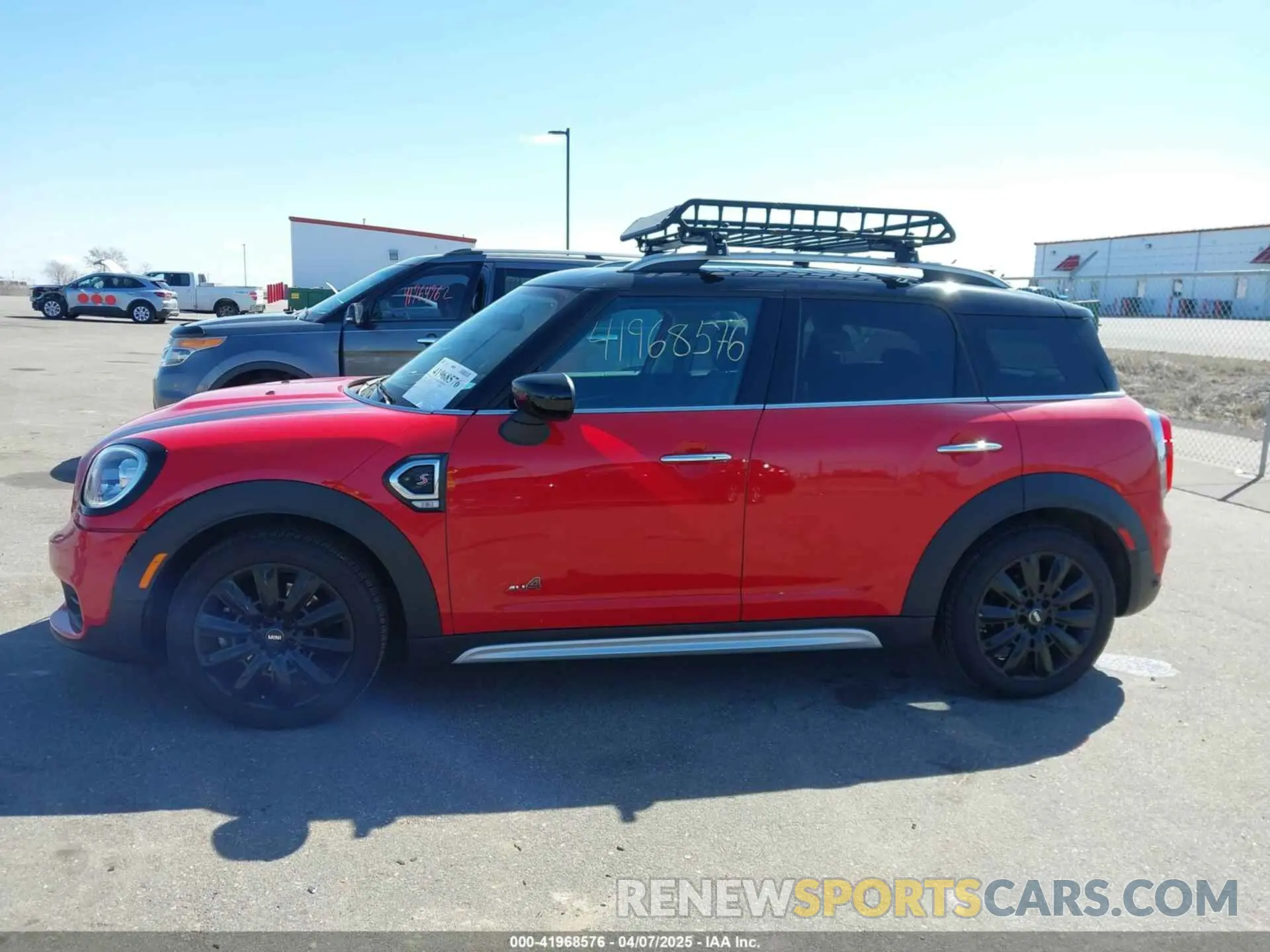 15 fotografías del automóvil dañado WMZYX1C05L3L25438 MINI COUNTRYMAN 2020