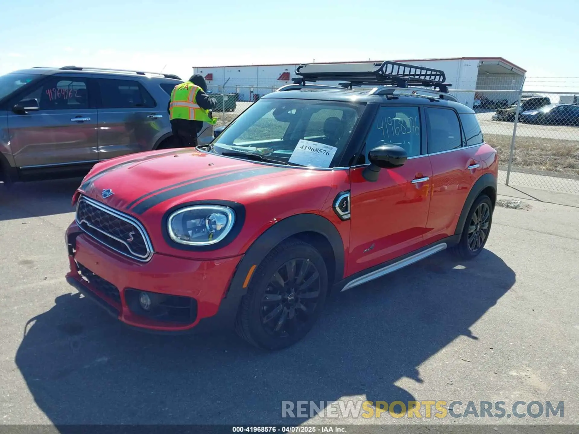 2 fotografías del automóvil dañado WMZYX1C05L3L25438 MINI COUNTRYMAN 2020