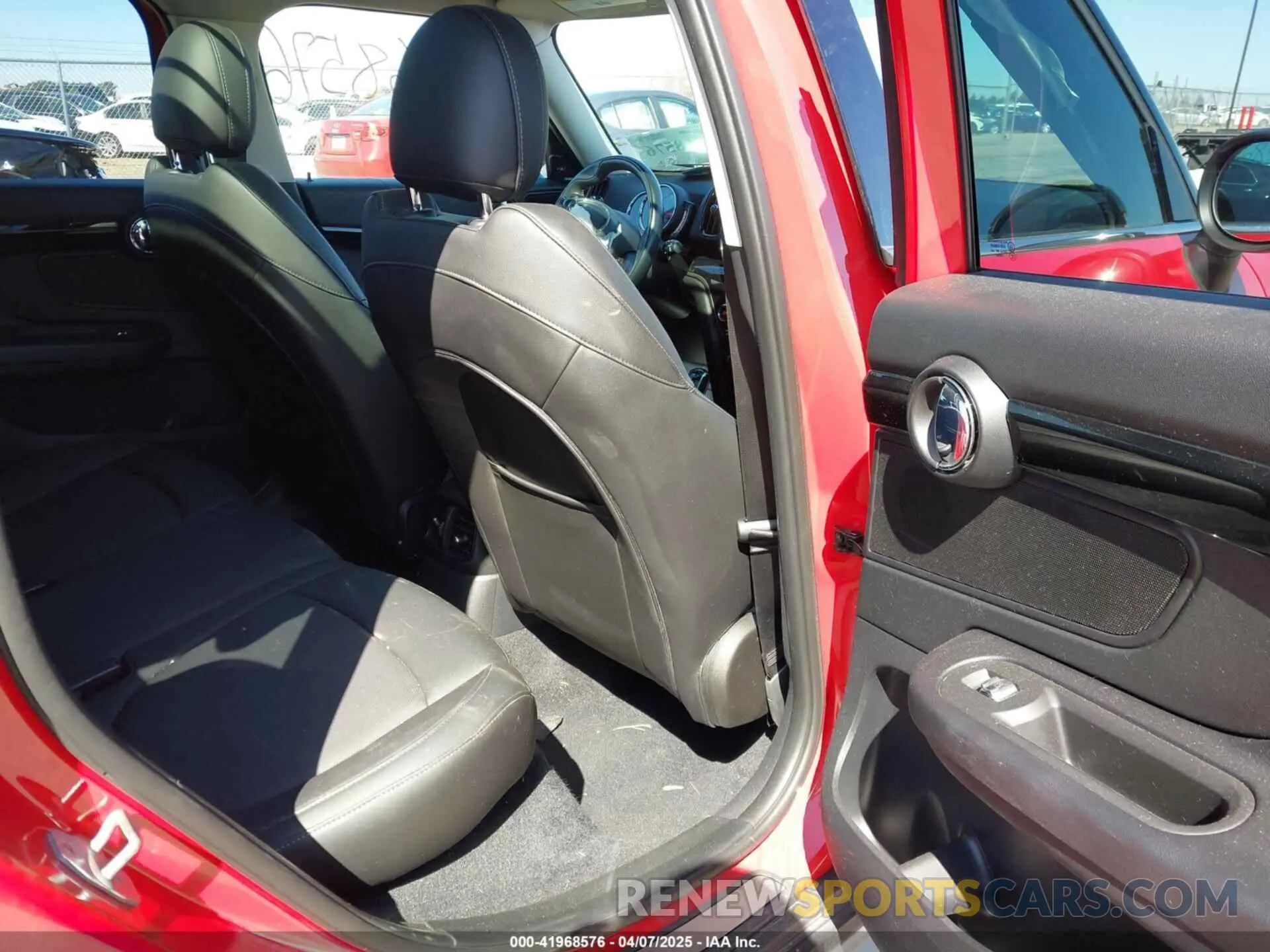 8 fotografías del automóvil dañado WMZYX1C05L3L25438 MINI COUNTRYMAN 2020