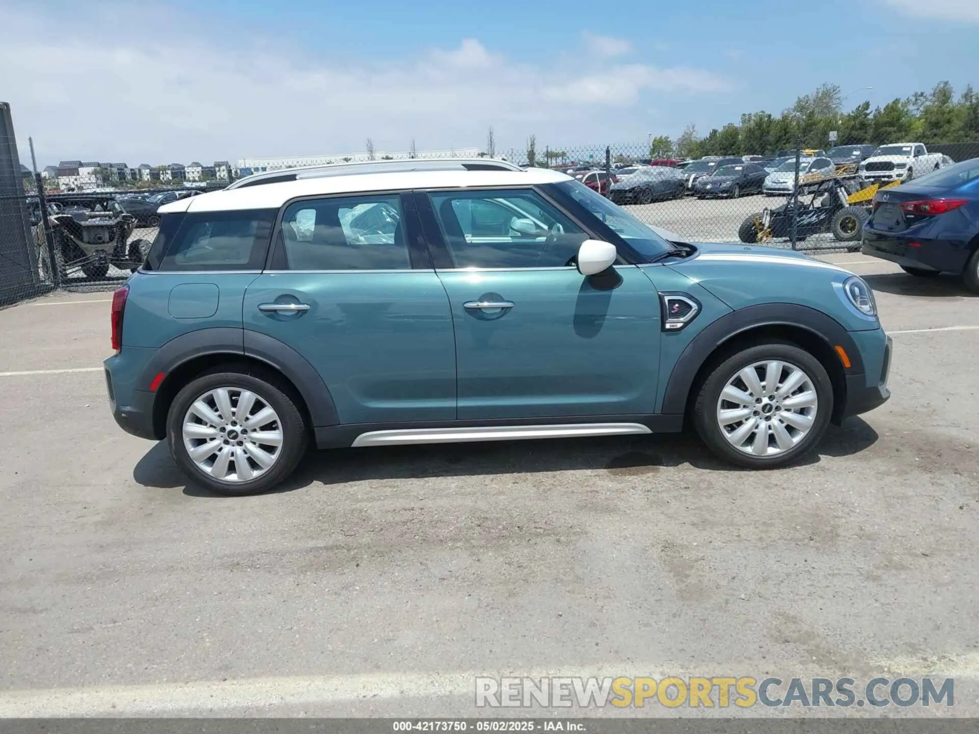 13 fotografías del automóvil dañado WMZ53BR08N3N29732 MINI COUNTRYMAN 2022