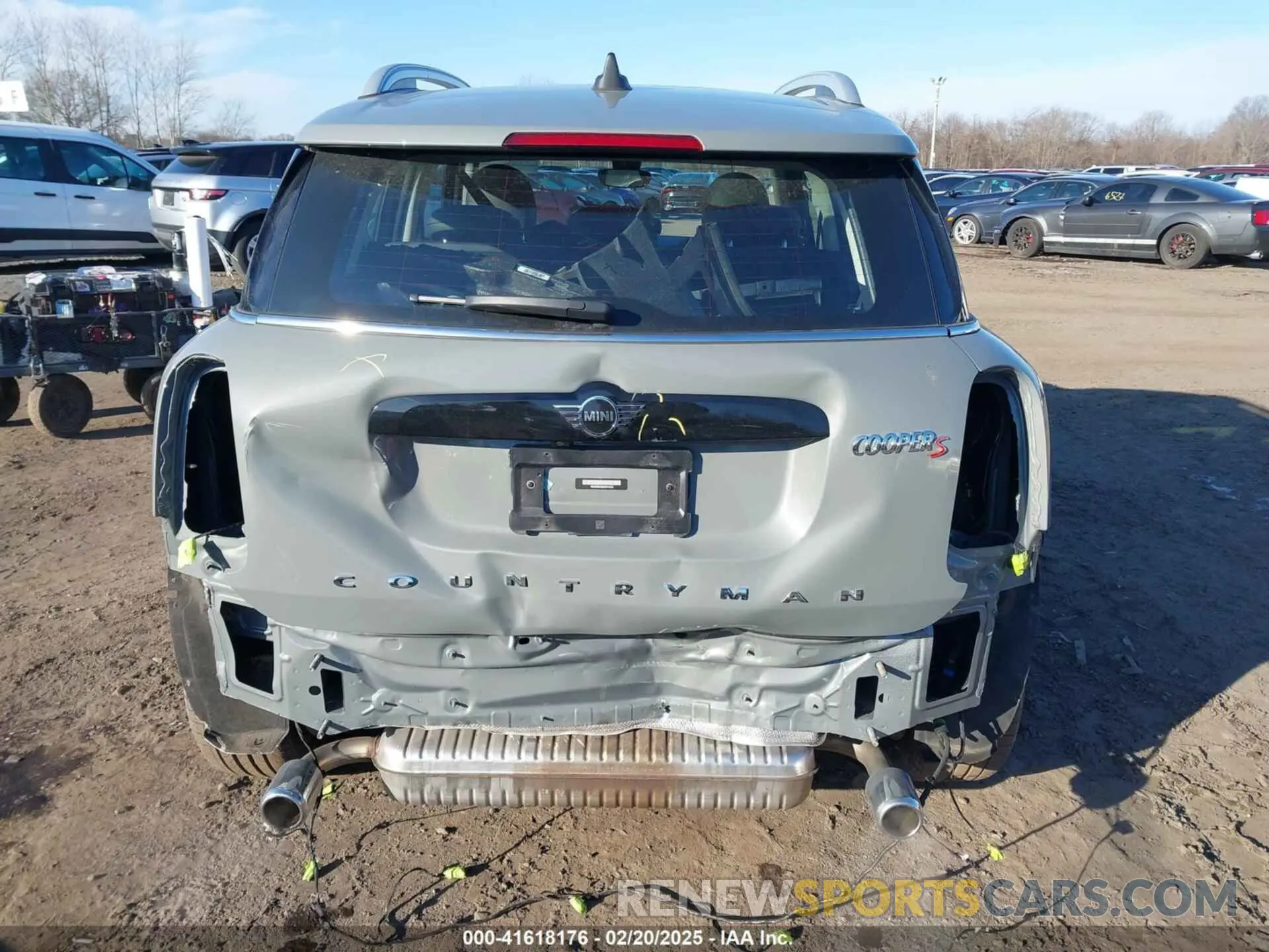 17 fotografías del automóvil dañado WMZ83BR00P3P57630 MINI COUNTRYMAN 2023