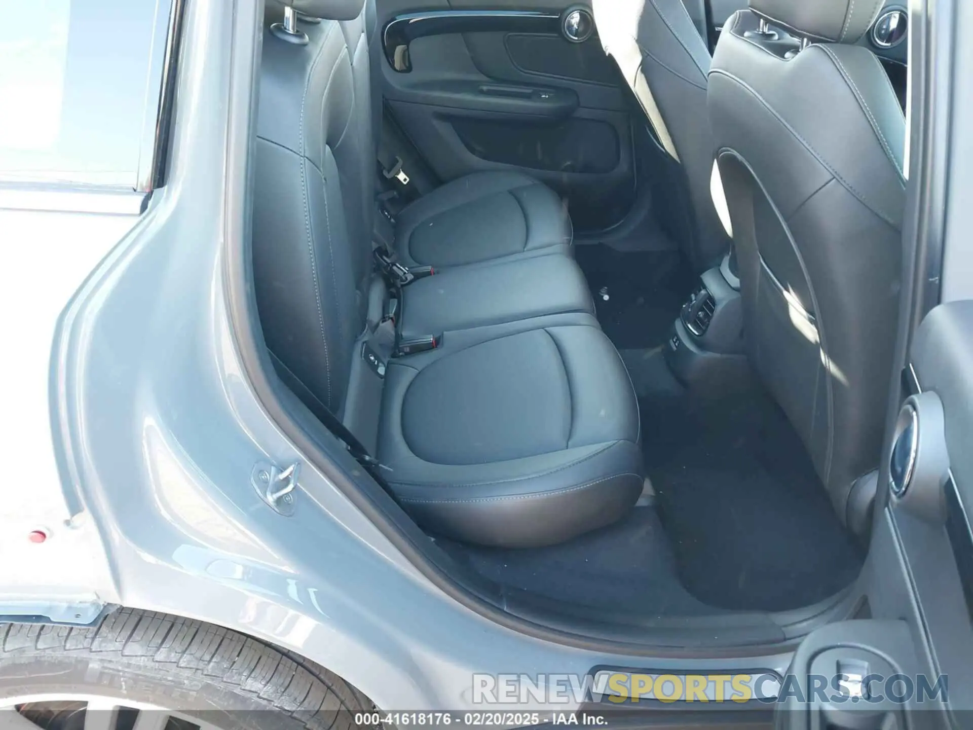 8 fotografías del automóvil dañado WMZ83BR00P3P57630 MINI COUNTRYMAN 2023