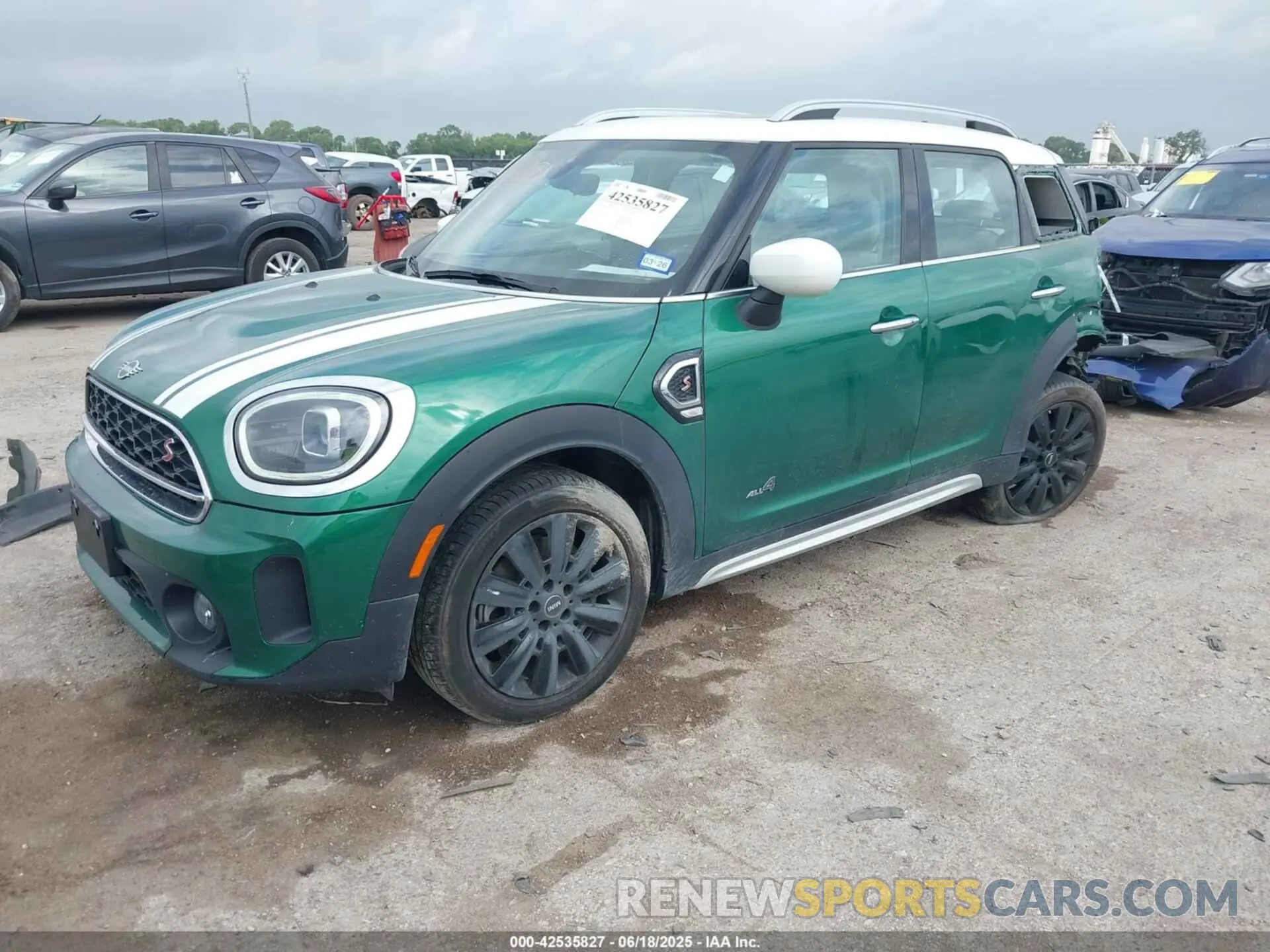 2 fotografías del automóvil dañado WMZ83BR09P3P96362 MINI COUNTRYMAN 2023