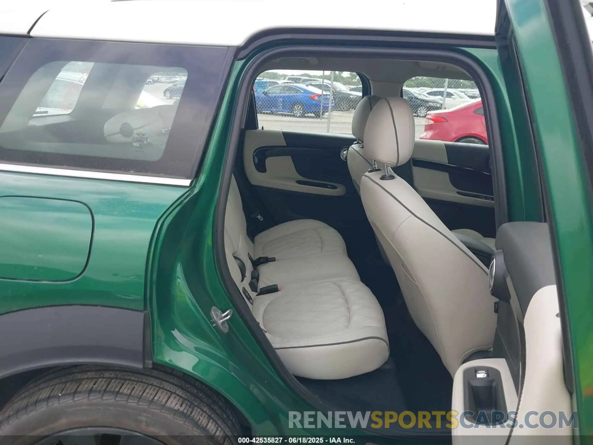 8 fotografías del automóvil dañado WMZ83BR09P3P96362 MINI COUNTRYMAN 2023