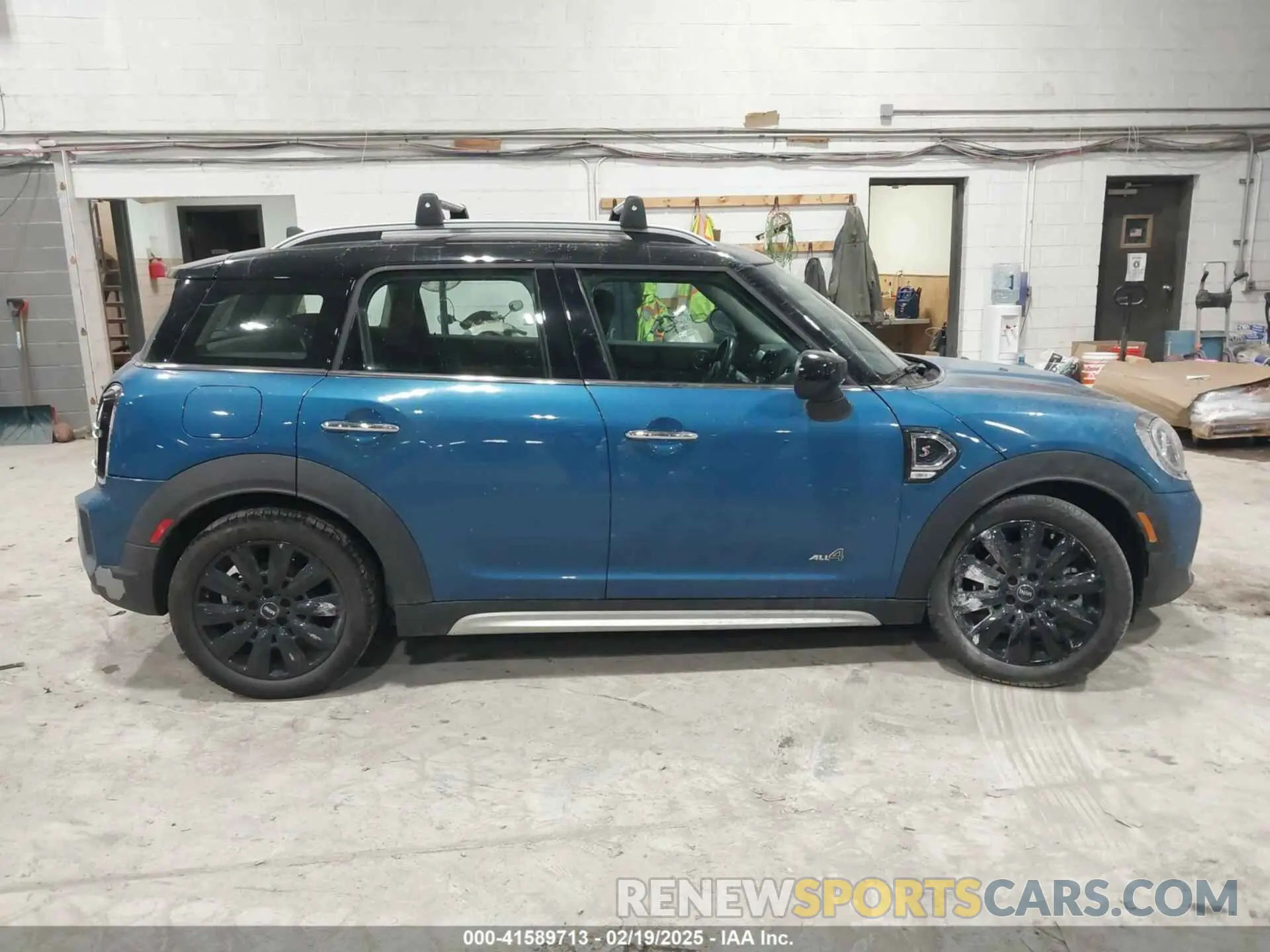 13 fotografías del automóvil dañado WMZ83BR0XP3P64763 MINI COUNTRYMAN 2023