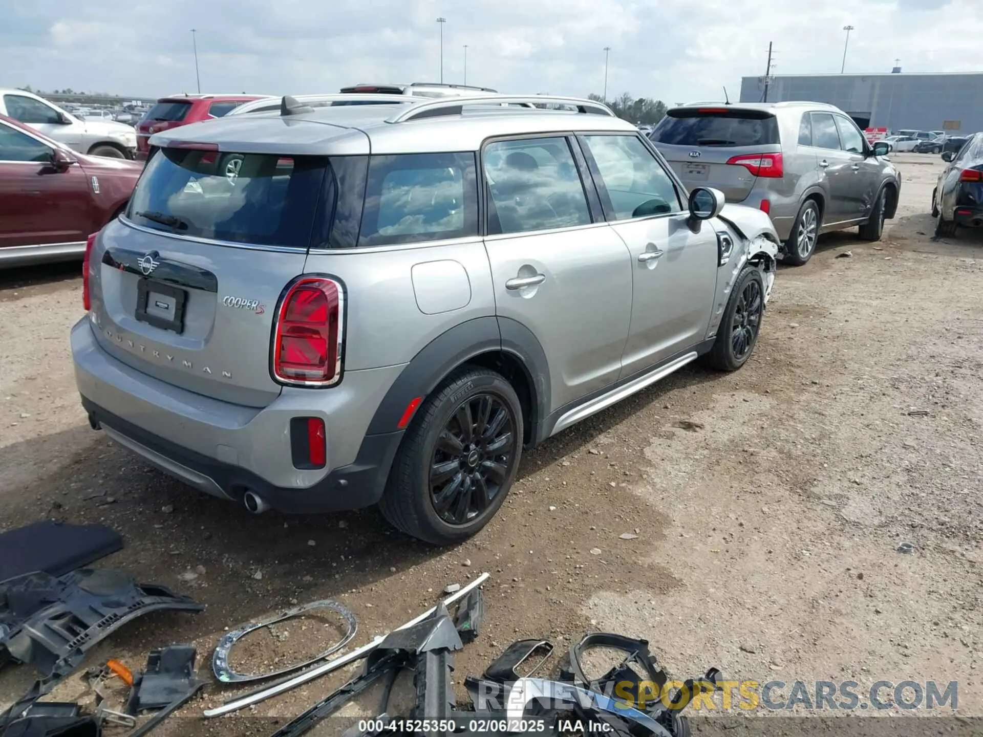 4 fotografías del automóvil dañado WMZ53BR0XR3R54326 MINI COUNTRYMAN 2024