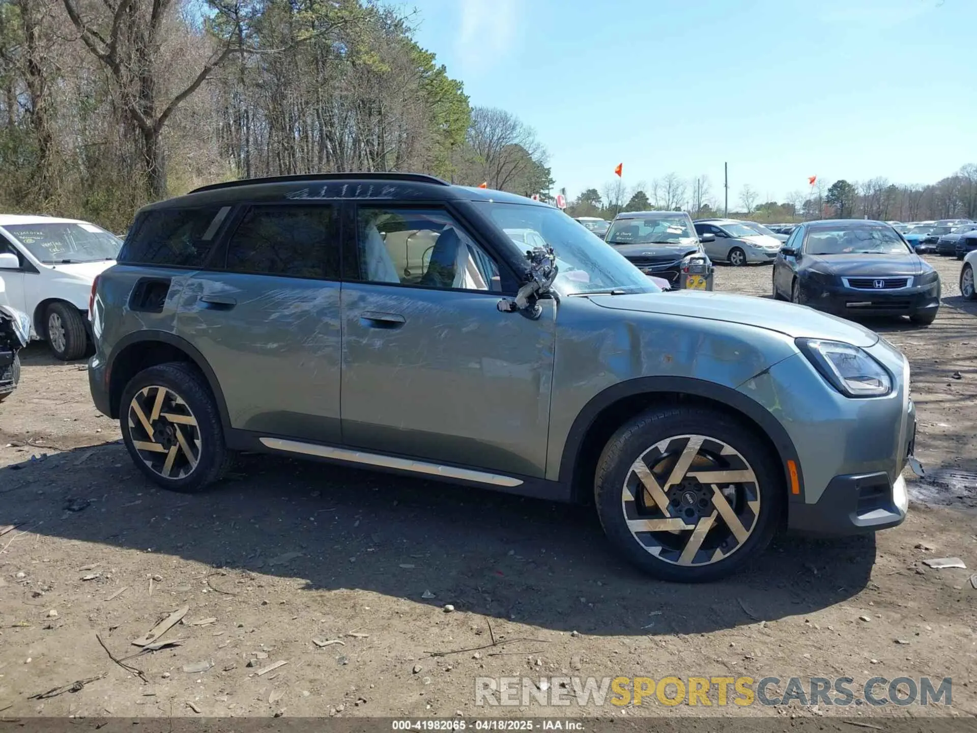 13 fotografías del automóvil dañado WMZ23GA02S7P85607 MINI COUNTRYMAN 2025