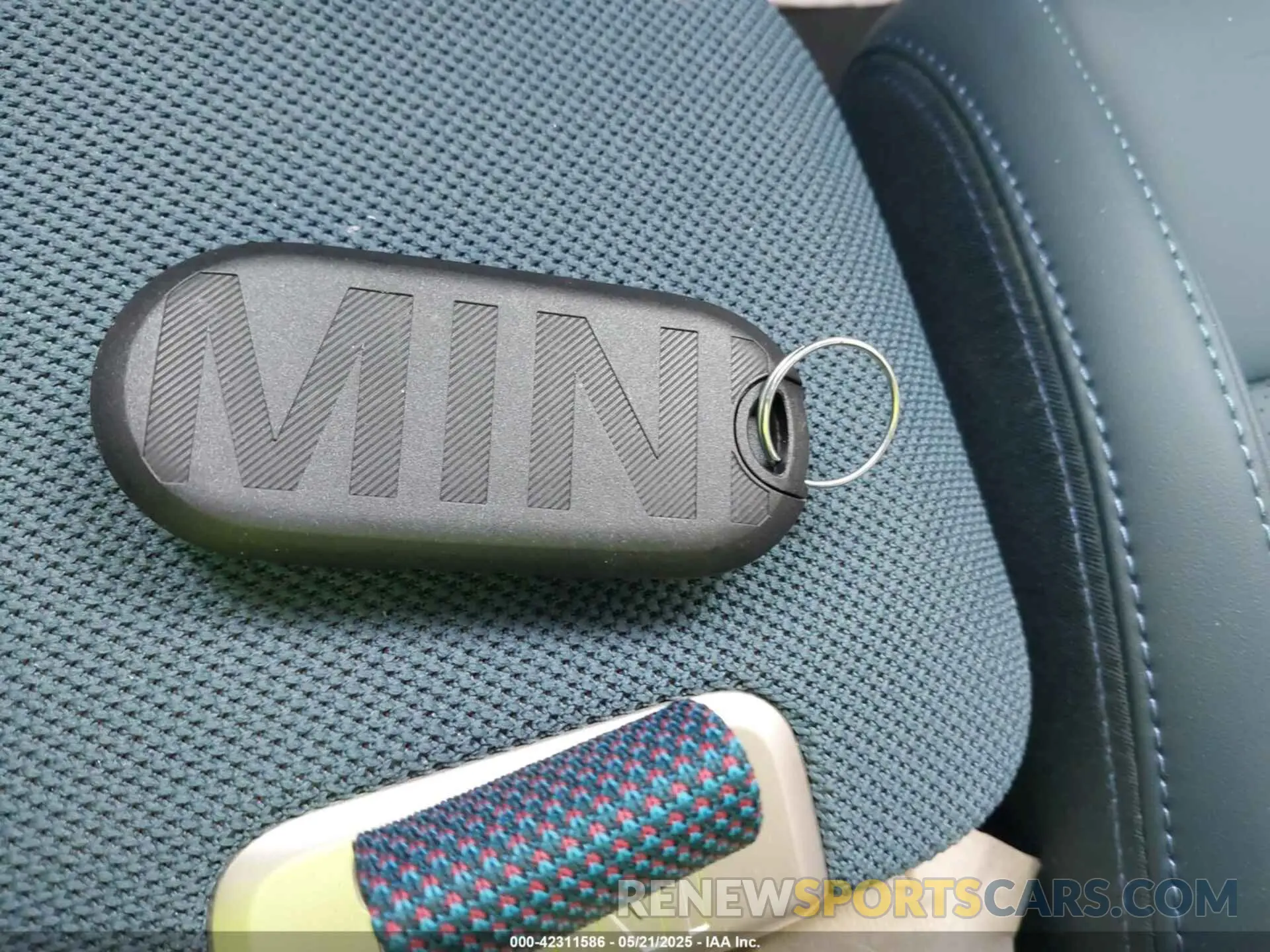 11 fotografías del automóvil dañado WMZ23GA04S7P30480 MINI COUNTRYMAN 2025