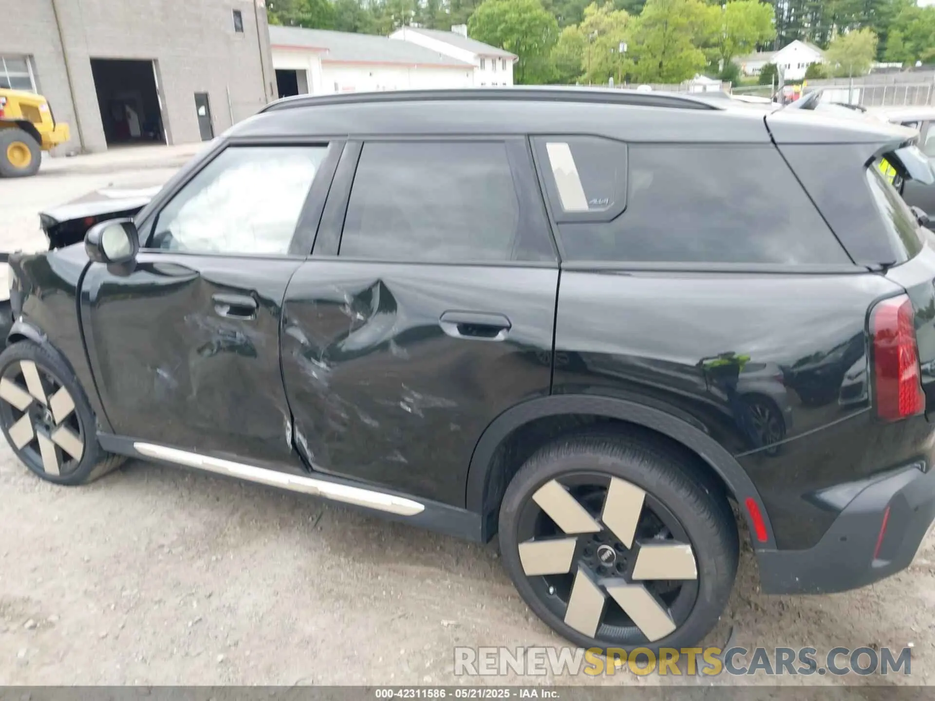 14 fotografías del automóvil dañado WMZ23GA04S7P30480 MINI COUNTRYMAN 2025