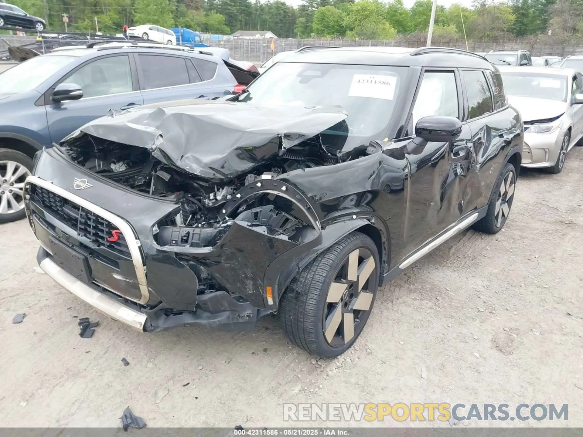 2 fotografías del automóvil dañado WMZ23GA04S7P30480 MINI COUNTRYMAN 2025
