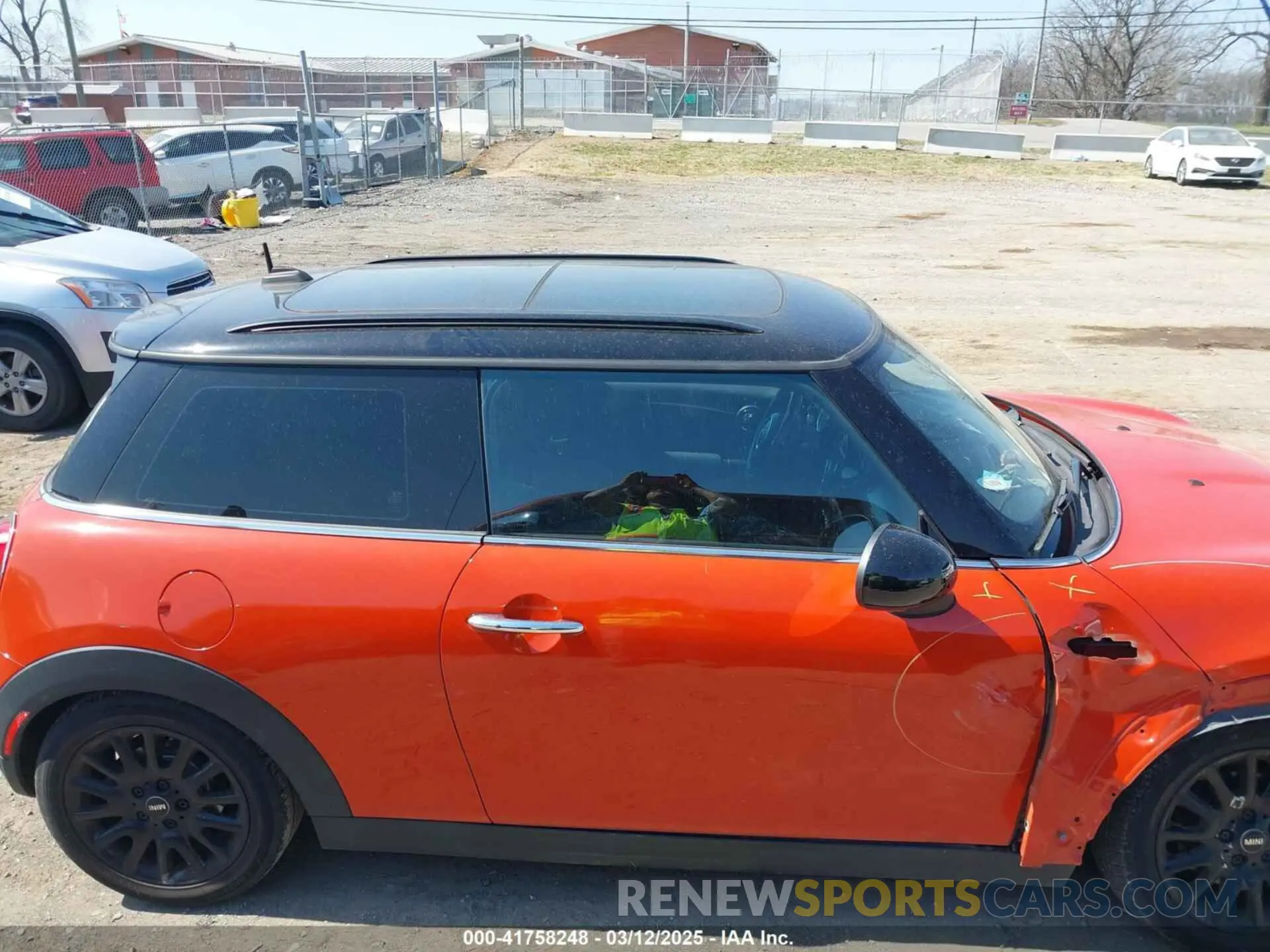 14 fotografías del automóvil dañado WMWXP5C5XK2H32139 MINI HARDTOP 2019