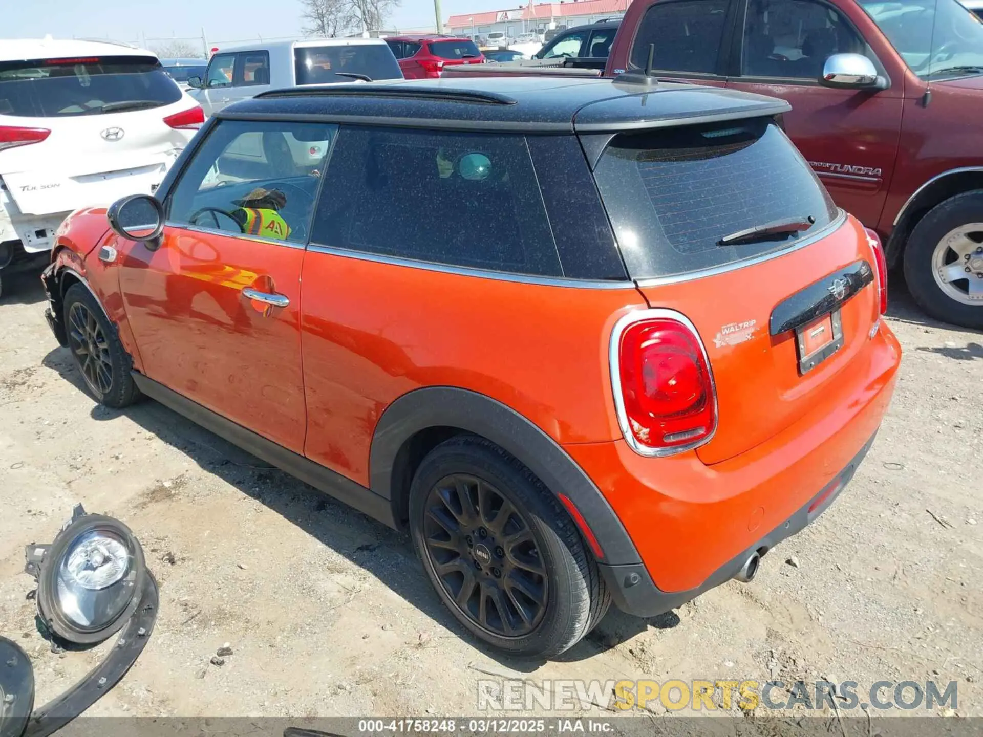 3 fotografías del automóvil dañado WMWXP5C5XK2H32139 MINI HARDTOP 2019