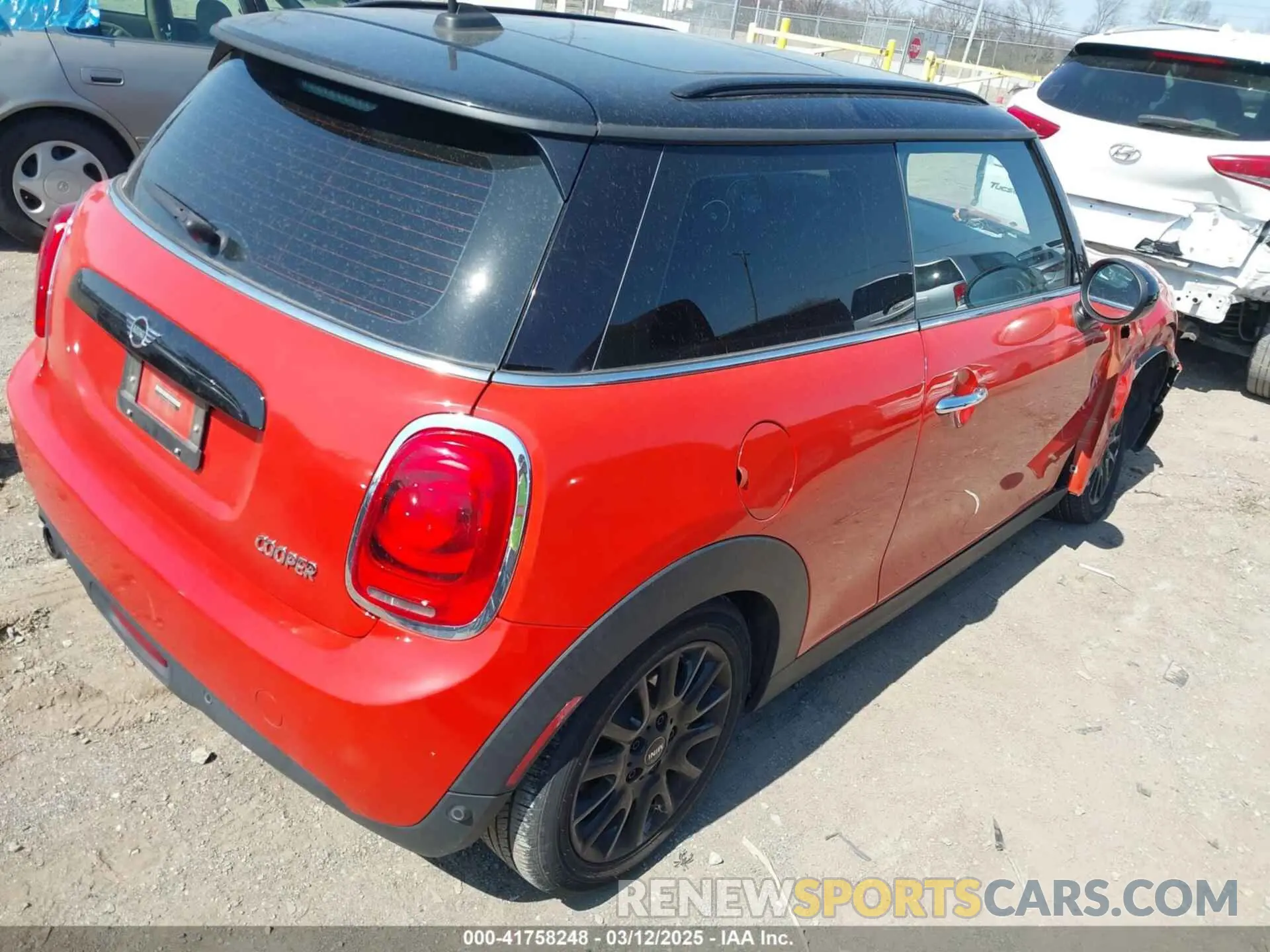 4 fotografías del automóvil dañado WMWXP5C5XK2H32139 MINI HARDTOP 2019