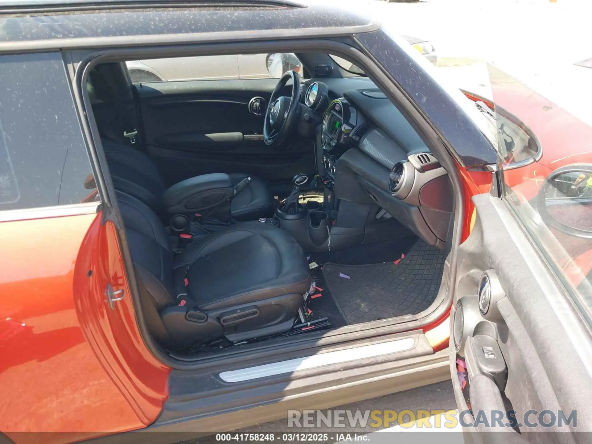 5 fotografías del automóvil dañado WMWXP5C5XK2H32139 MINI HARDTOP 2019