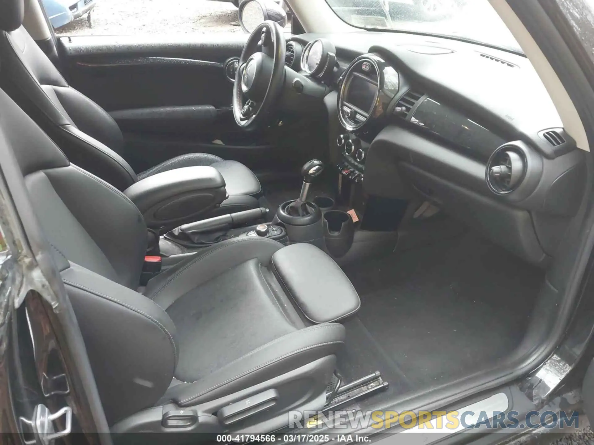 5 fotografías del automóvil dañado WMWXP7C54K2A53043 MINI HARDTOP 2019